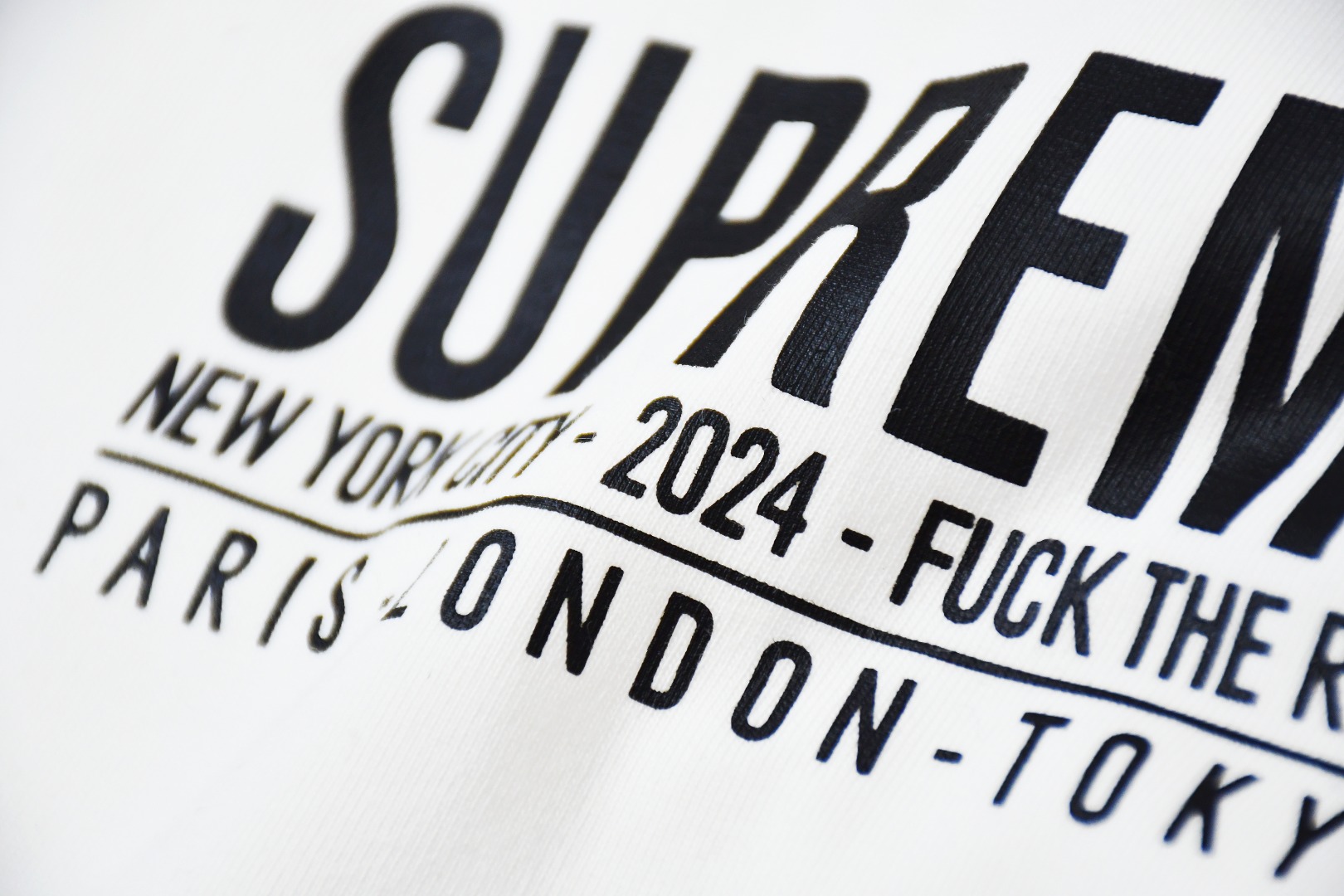 SUPREME スュプレム パリ Tシャツ ブラック ホワイト 全2色 - 画像 8