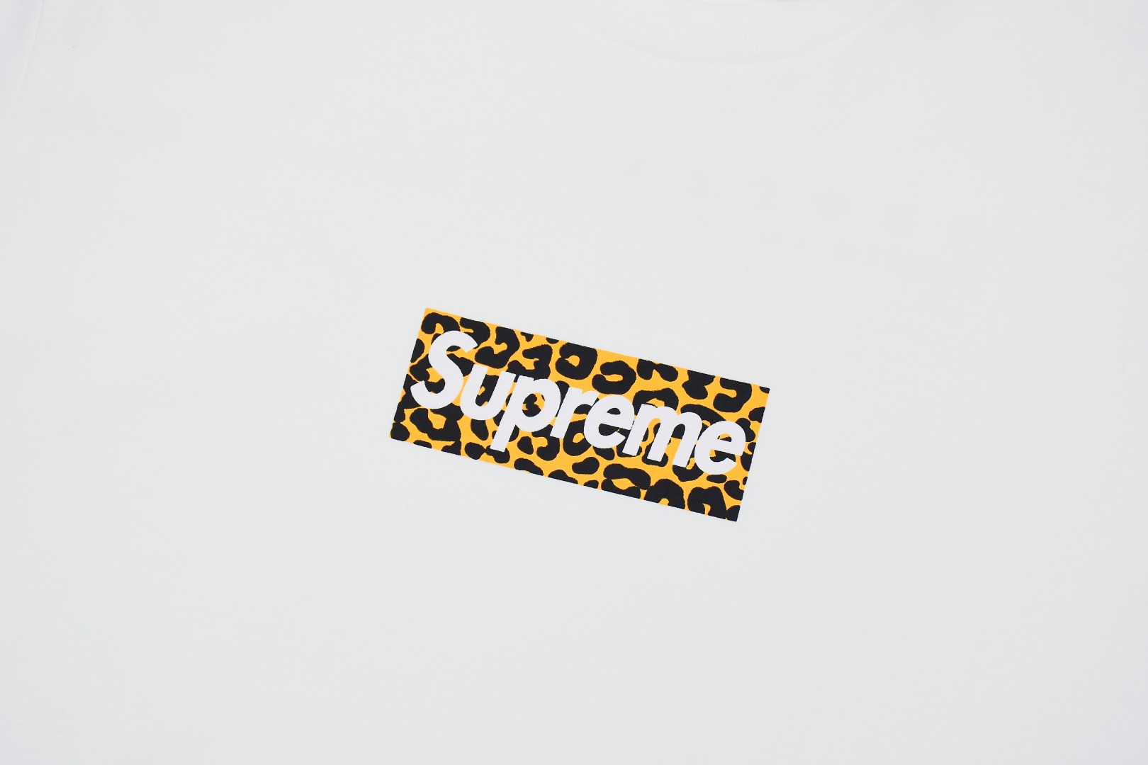 SUPREME スーパー 24ss 上海限定 豹紋 ボックスロゴ Tシャツ ワンポイント 白 全1色 - 画像 4