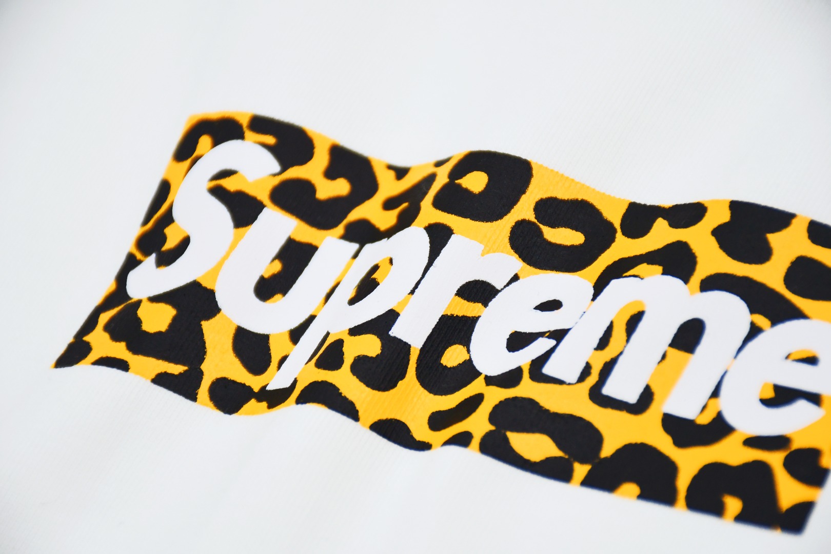 SUPREME スーパー 24ss 上海限定 豹紋 ボックスロゴ Tシャツ ワンポイント 白 全1色 - 画像 7
