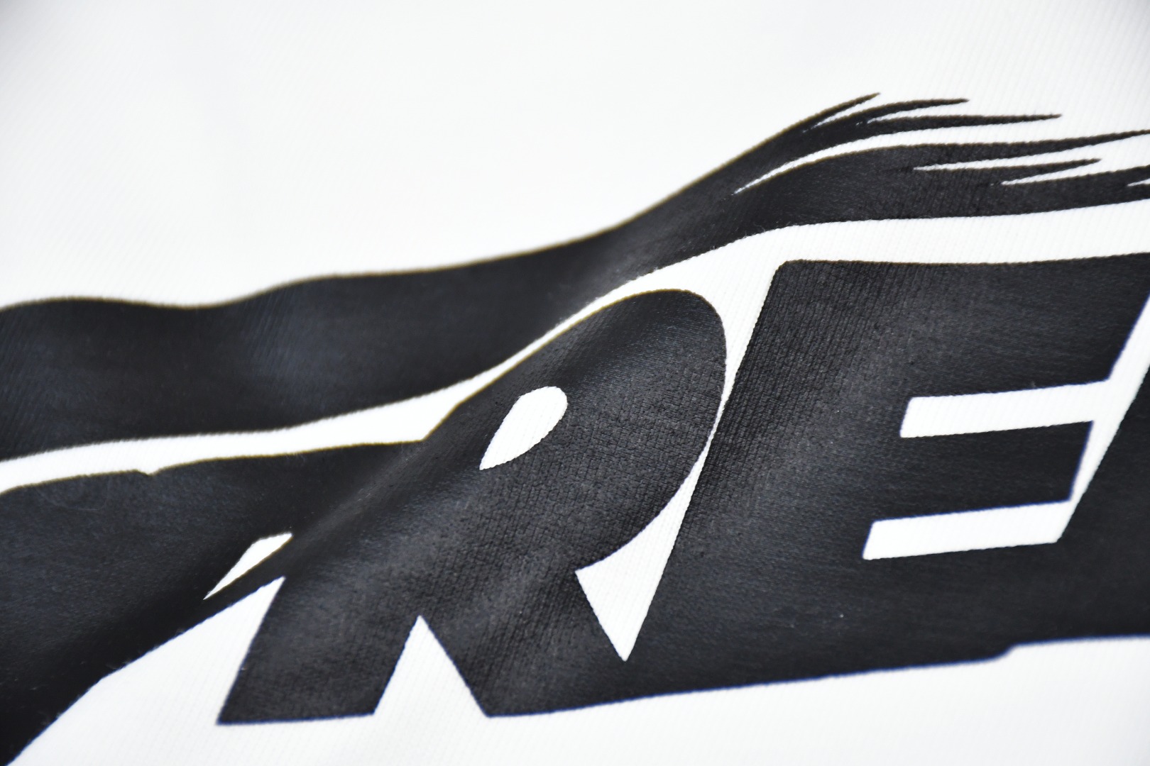 SUPREME スーパーイエロー ロゴTシャツ 全2色 - 画像 8