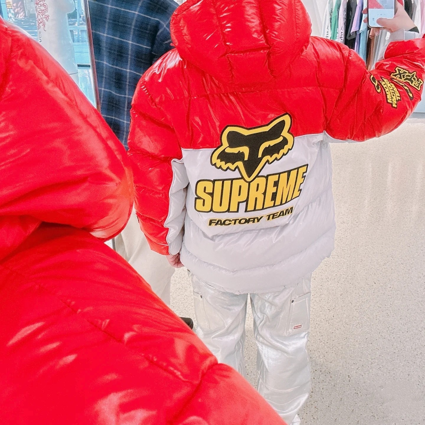 SUPREME スーパー 保温ジャケット ファクトリーチーム レッド ブラック 全2色 - 画像 3