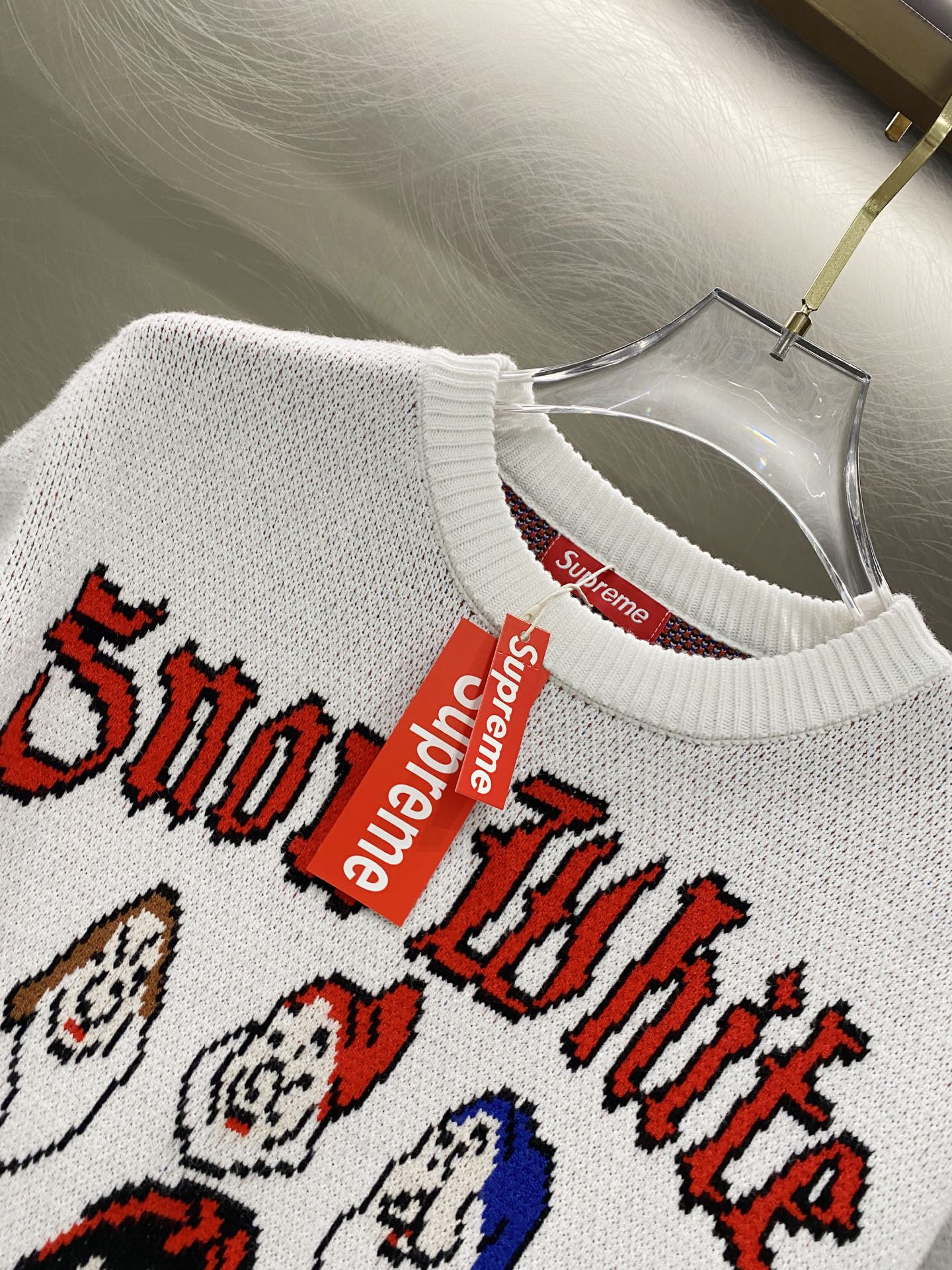 SUPREME スュプリーム ニットセーター Snow White デザイン ロゴ ブランド コラボ 35〜60字制限内に収まるように調整。 - 画像 2