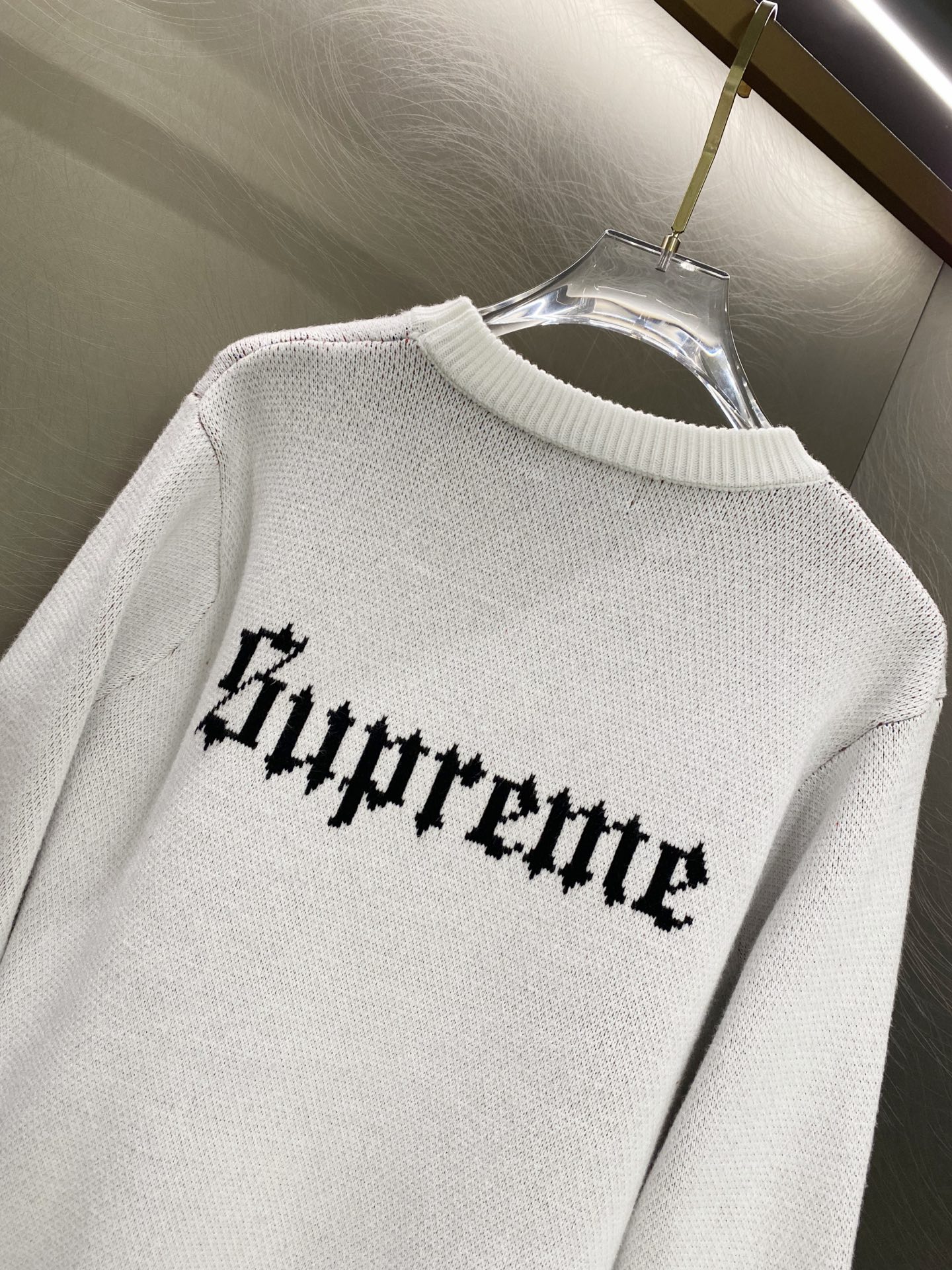 SUPREME スュプリーム ニットセーター Snow White デザイン ロゴ ブランド コラボ 35〜60字制限内に収まるように調整。 - 画像 5