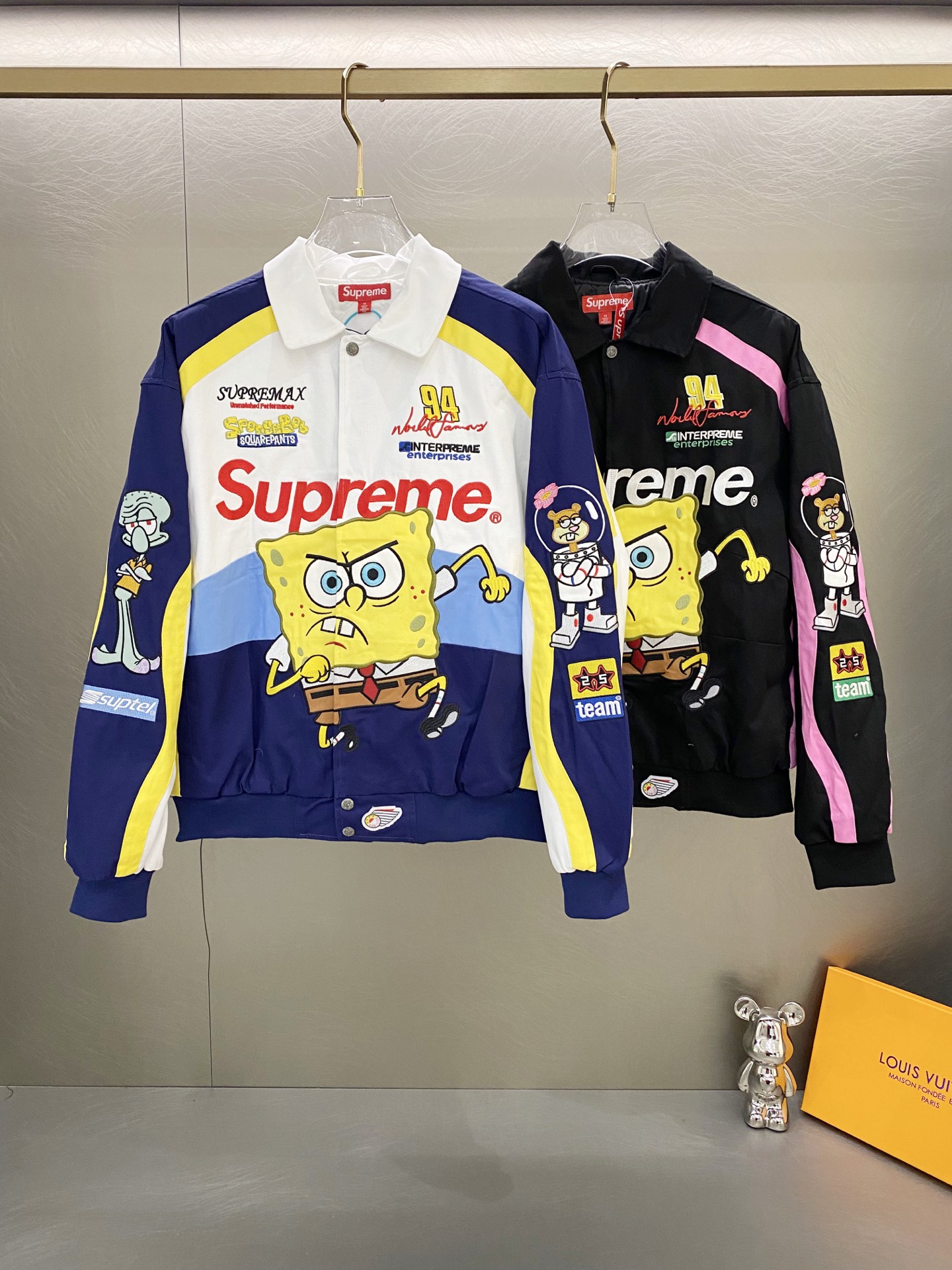 SUPREME スーパー ファッションジャケット スpongeBob スクウェアパンツ コラボ 94 号 ブラック ホワイト ピンク 全3色