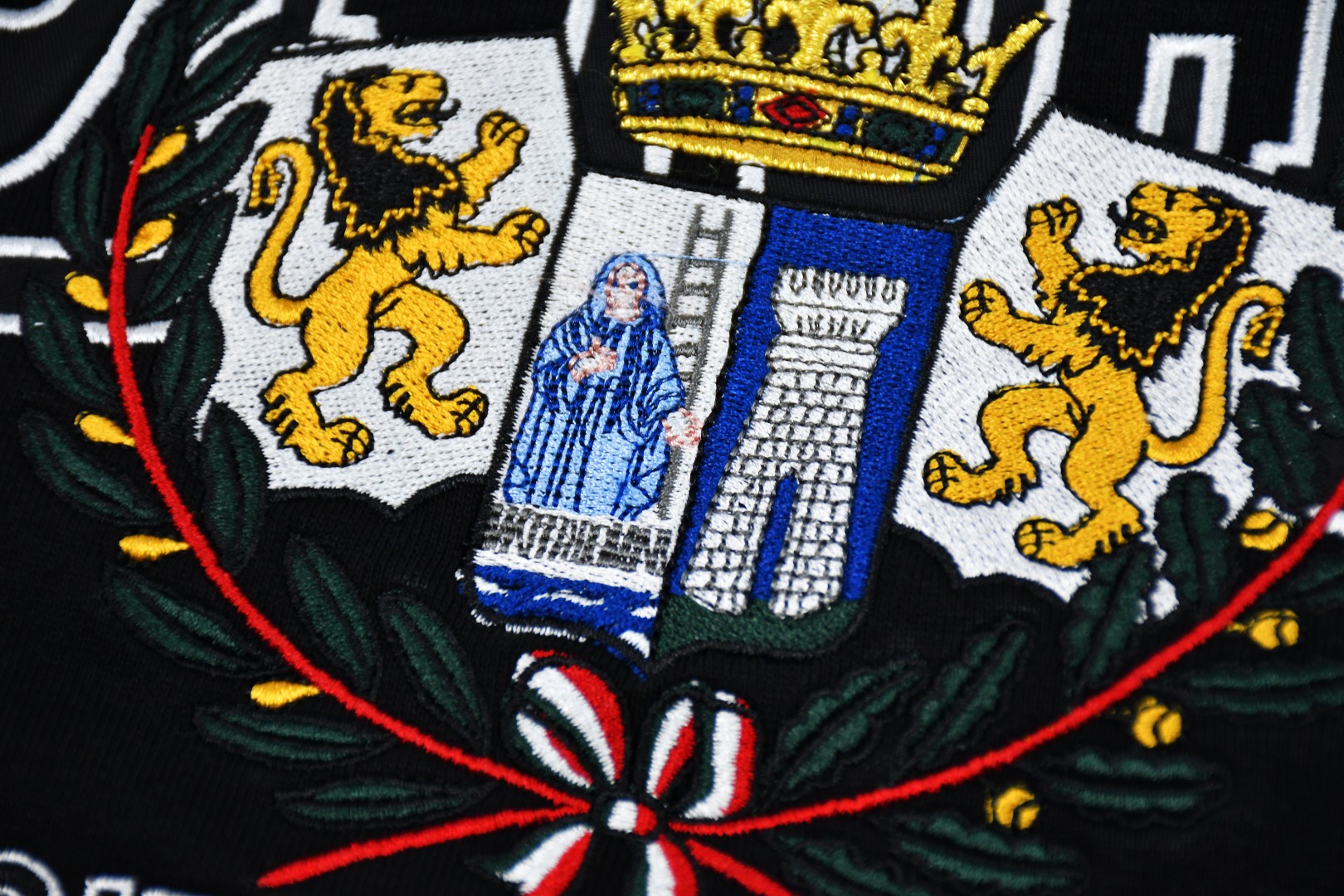 SUPREME スュプリーム クレスト アプリケ ハーフジップ 全4色 - 画像 2