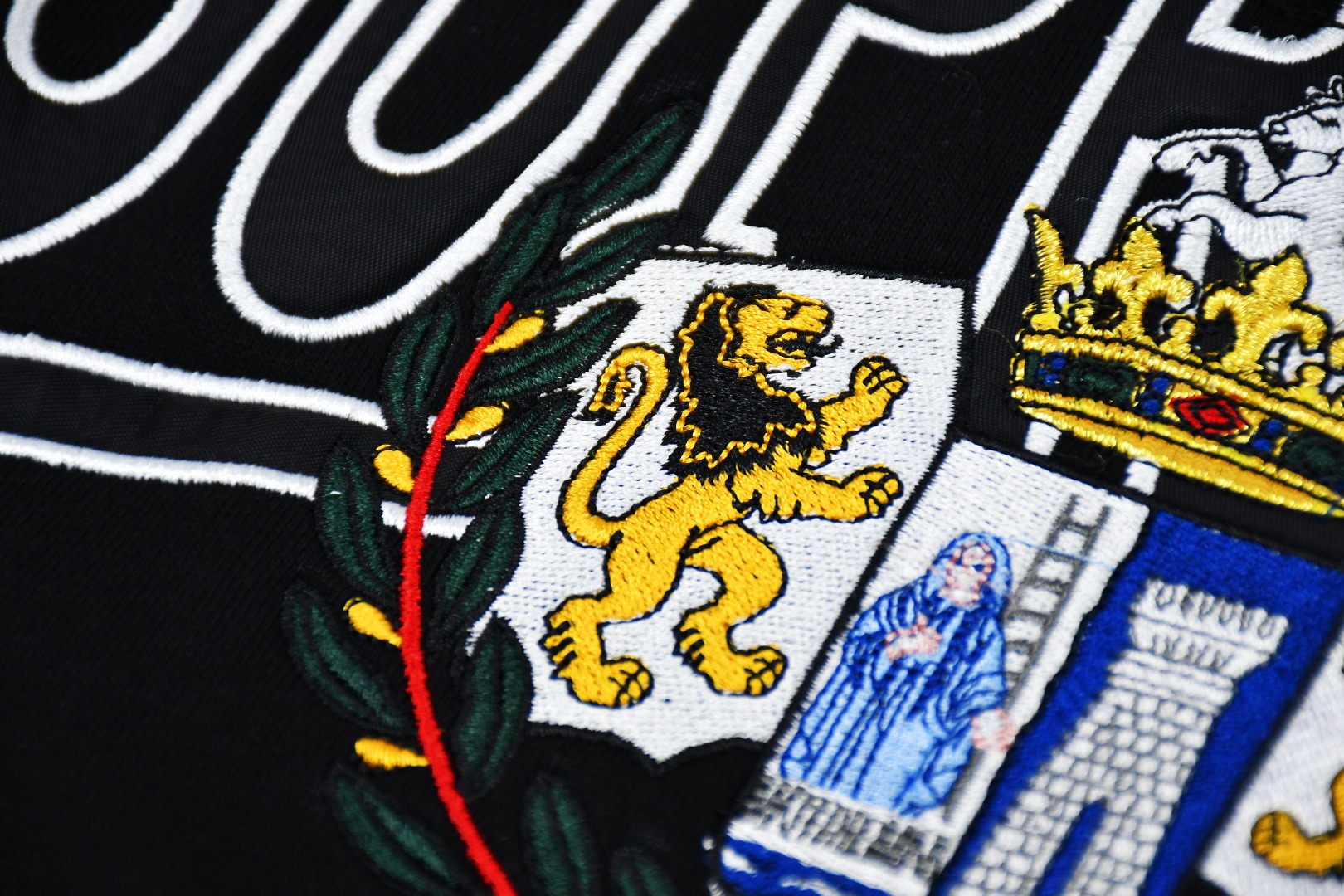 SUPREME スュプリーム クレスト アプリケ ハーフジップ 全4色 - 画像 3