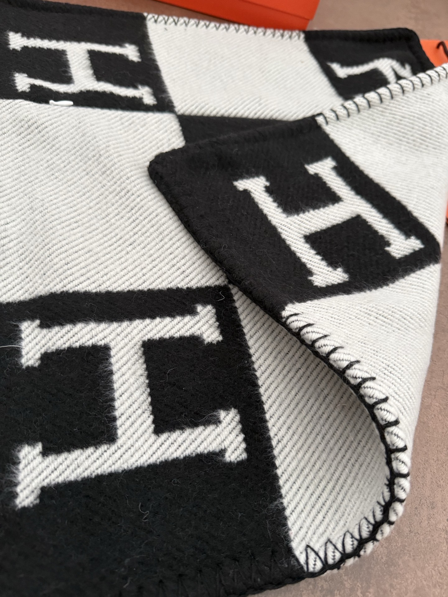 HERMES　エルメス　お部屋のアクセントに♪クッション　アヴァロン　Avalon Navy　Cushion　Hチェック柄　抱き枕カバー　まくら座布　団カバー　9色入れ - 画像 20