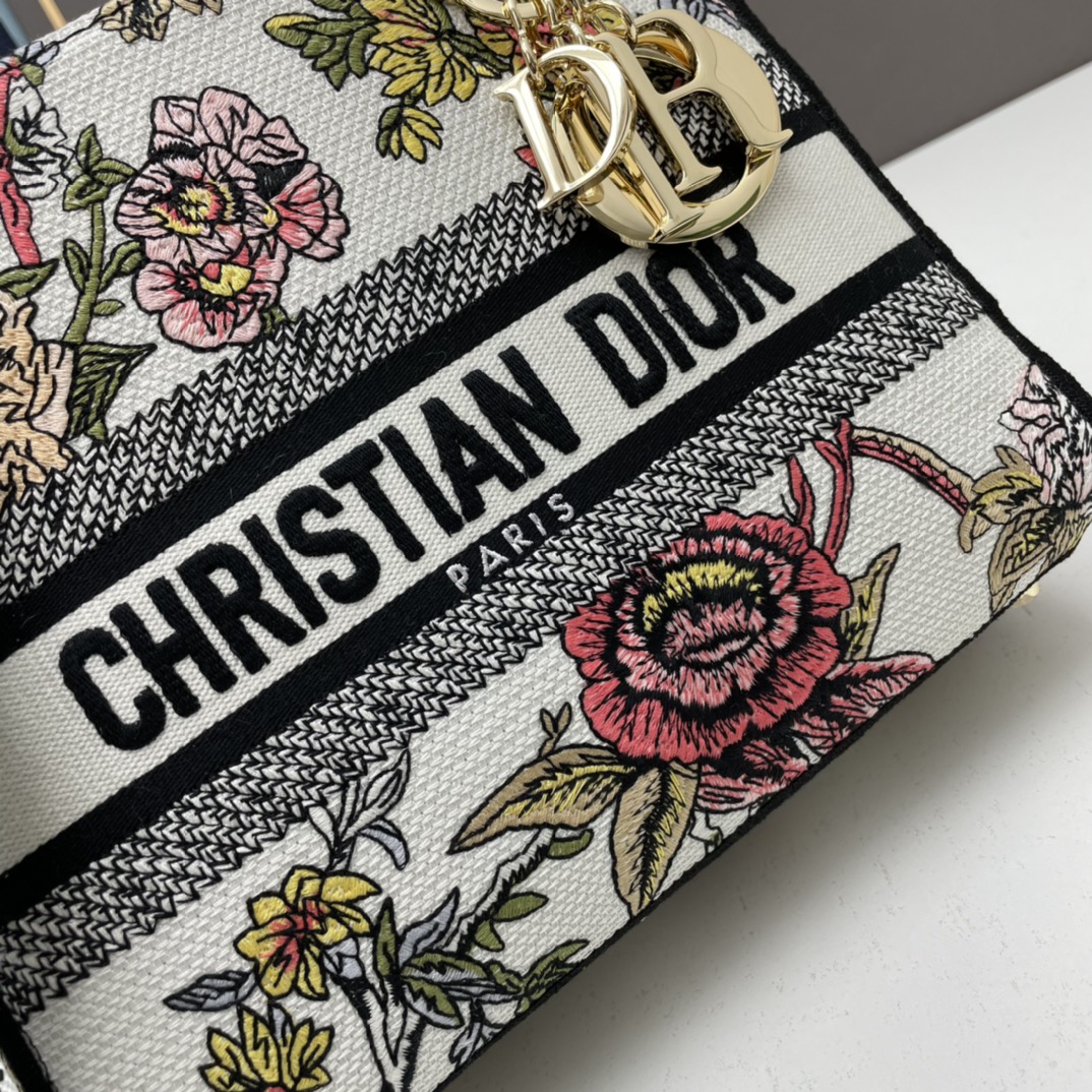 ディオール　Christian Dior　花柄刺繍　レディ D-ライト 　バッグ　 レディディオール　ショルダーバッグ　ハンドバッグ　2色