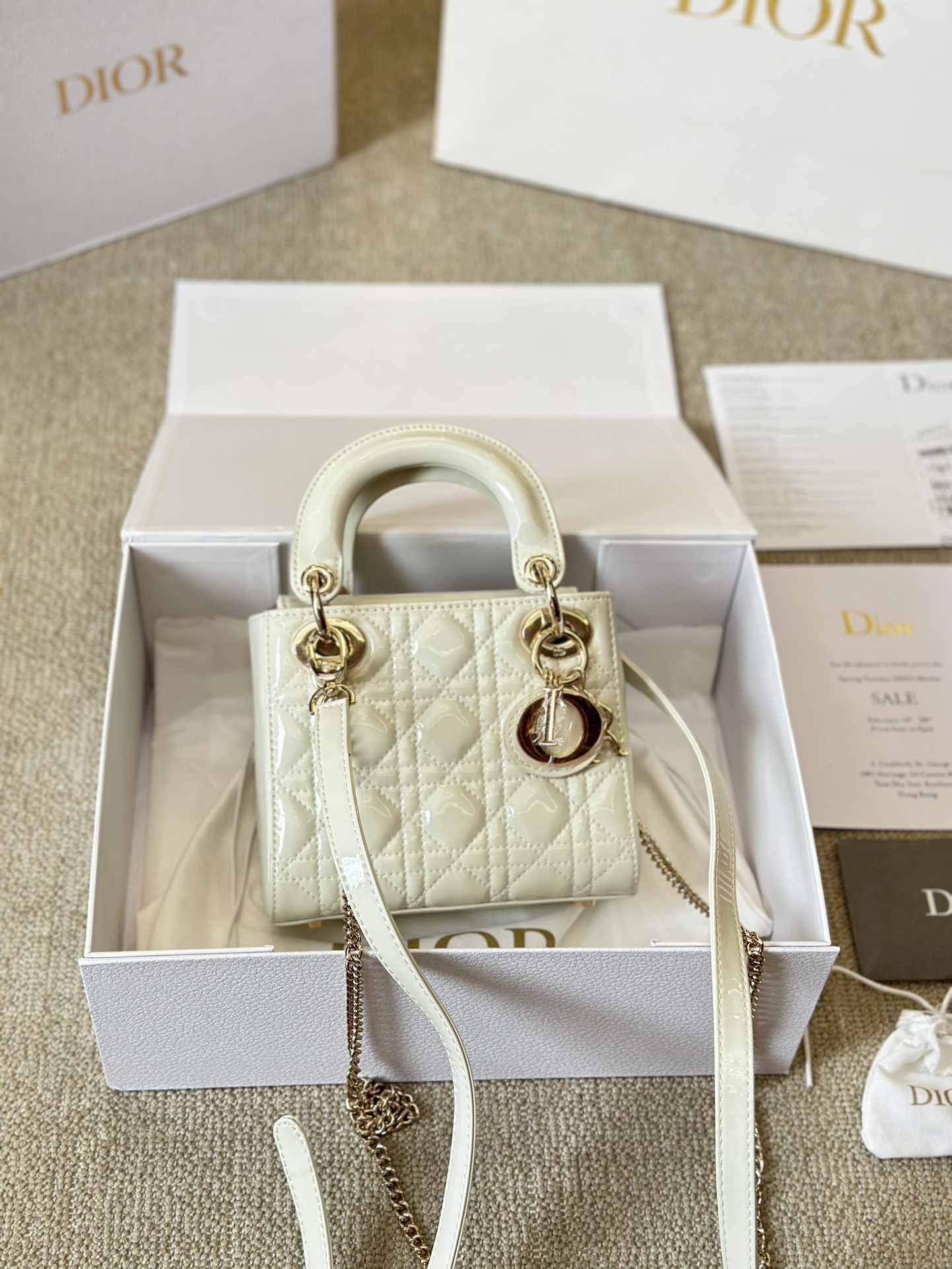 クリスチャンディオール　レディ ディオール バッグ  Christian Dior　可愛いLady Dior Bag 　　ミニ/スモール/ミディアム　バッグ　 女性　ショルダーバッグ　レザー 　ハンドバッグ　4色 - 画像 8