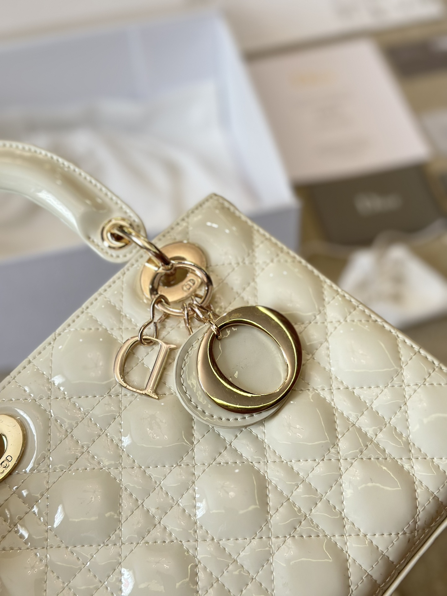 クリスチャンディオール　レディ ディオール バッグ  Christian Dior　可愛いLady Dior Bag 　　ミニ/スモール/ミディアム　バッグ　 女性　ショルダーバッグ　レザー 　ハンドバッグ　4色 - 画像 9