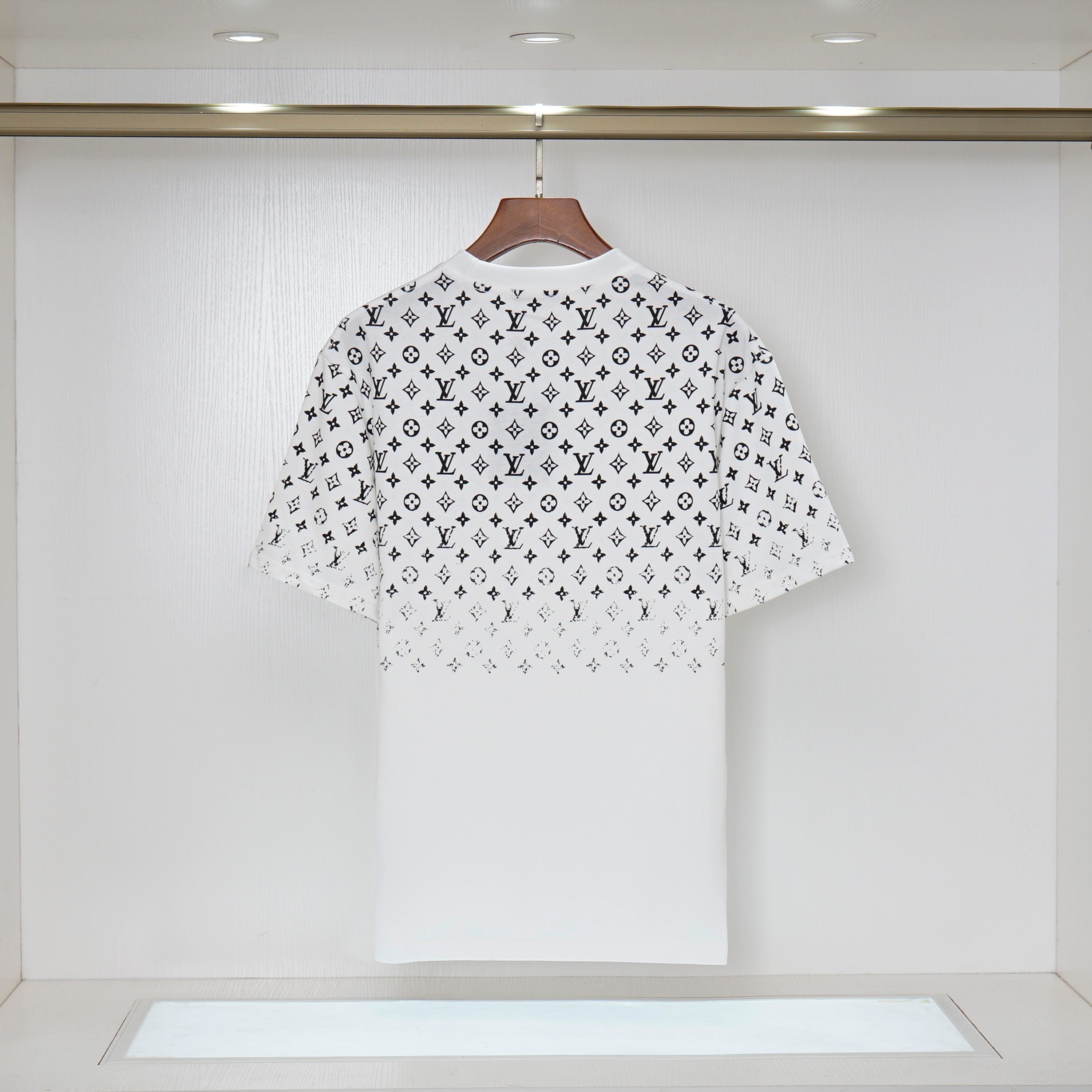 Louis Vuitton　ルイヴィトン　メンズシャツ　クルーネック 半袖シャツ　綿100％　Ｔシャツ　T-Shirt　シャツ　2色 - 画像 4