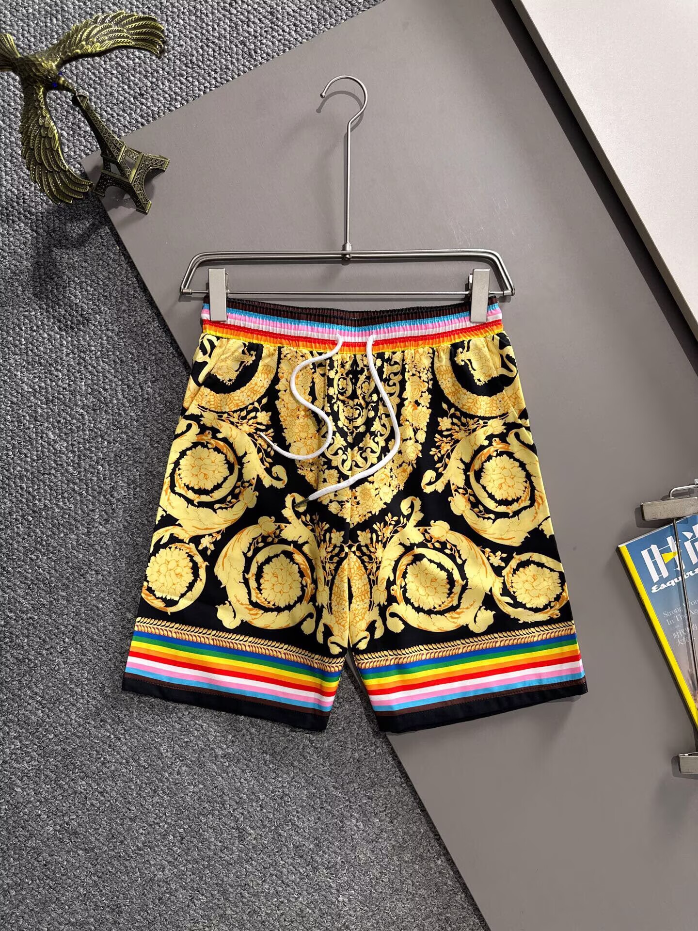 ヴェルサーチ　Versace　セットアップ　ポロシャツ　パンツ　セットアップ　メンズ服　半袖Ｔシャツと半ズボン/ショートパンツ　カジュアルウェア　メンズセット - 画像 5