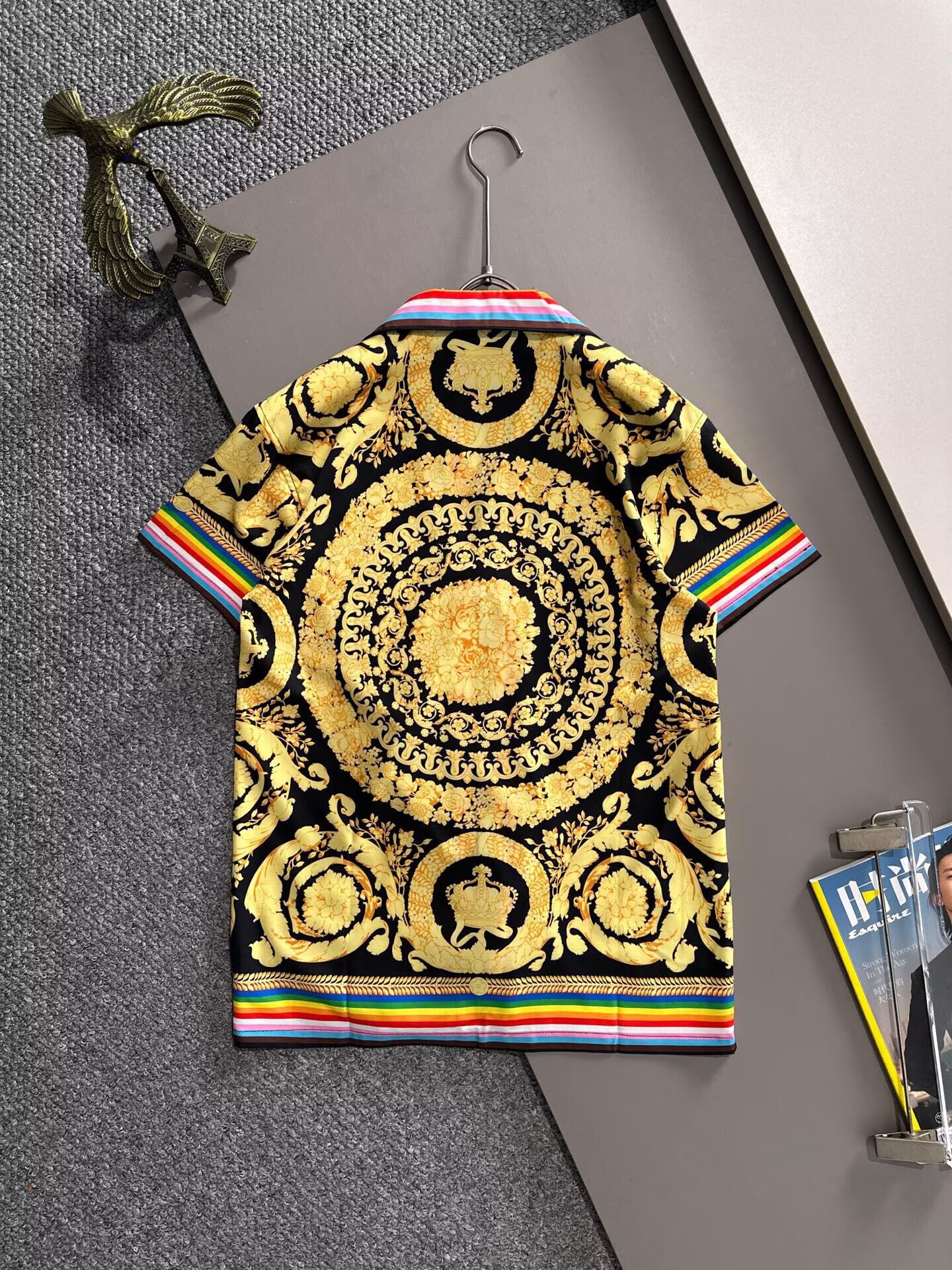 ヴェルサーチ　Versace　セットアップ　ポロシャツ　パンツ　セットアップ　メンズ服　半袖Ｔシャツと半ズボン/ショートパンツ　カジュアルウェア　メンズセット - 画像 3