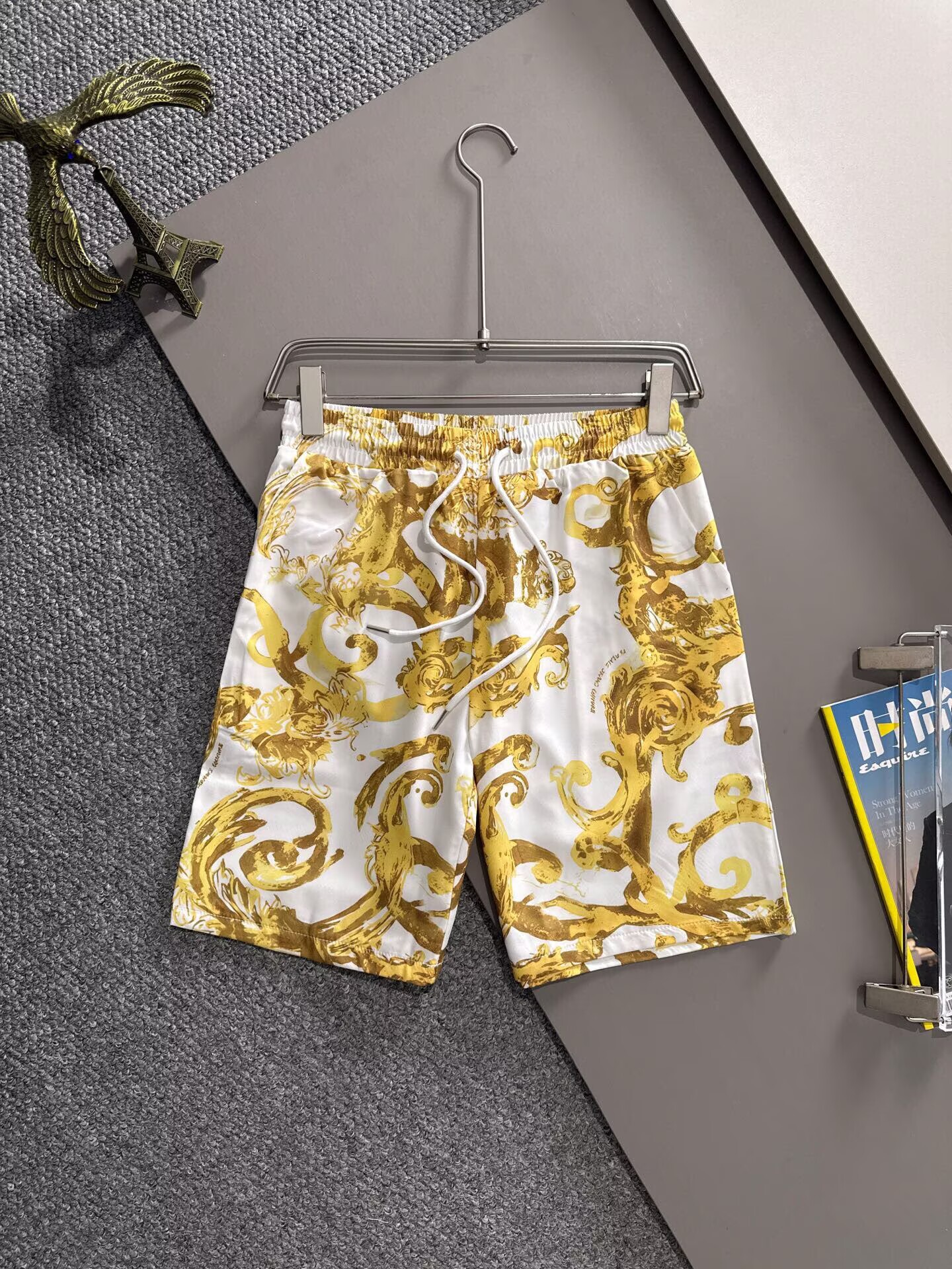 ヴェルサーチ　Versace　セットアップ　メンズセット　半袖Ｔシャツと半ズボン/ショートパンツ　ポロシャツ - 画像 4