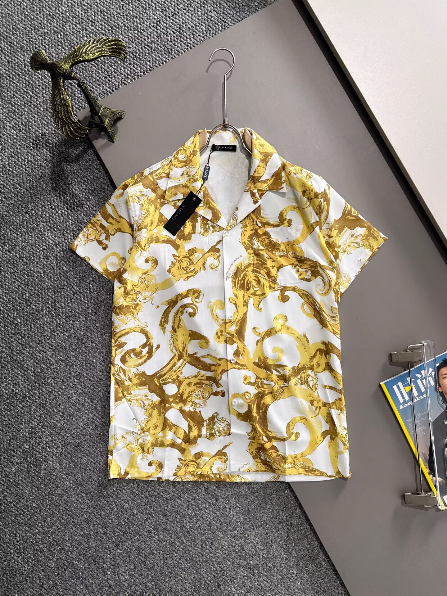 ヴェルサーチ　Versace　セットアップ　メンズセット　半袖Ｔシャツと半ズボン/ショートパンツ　ポロシャツ - 画像 2