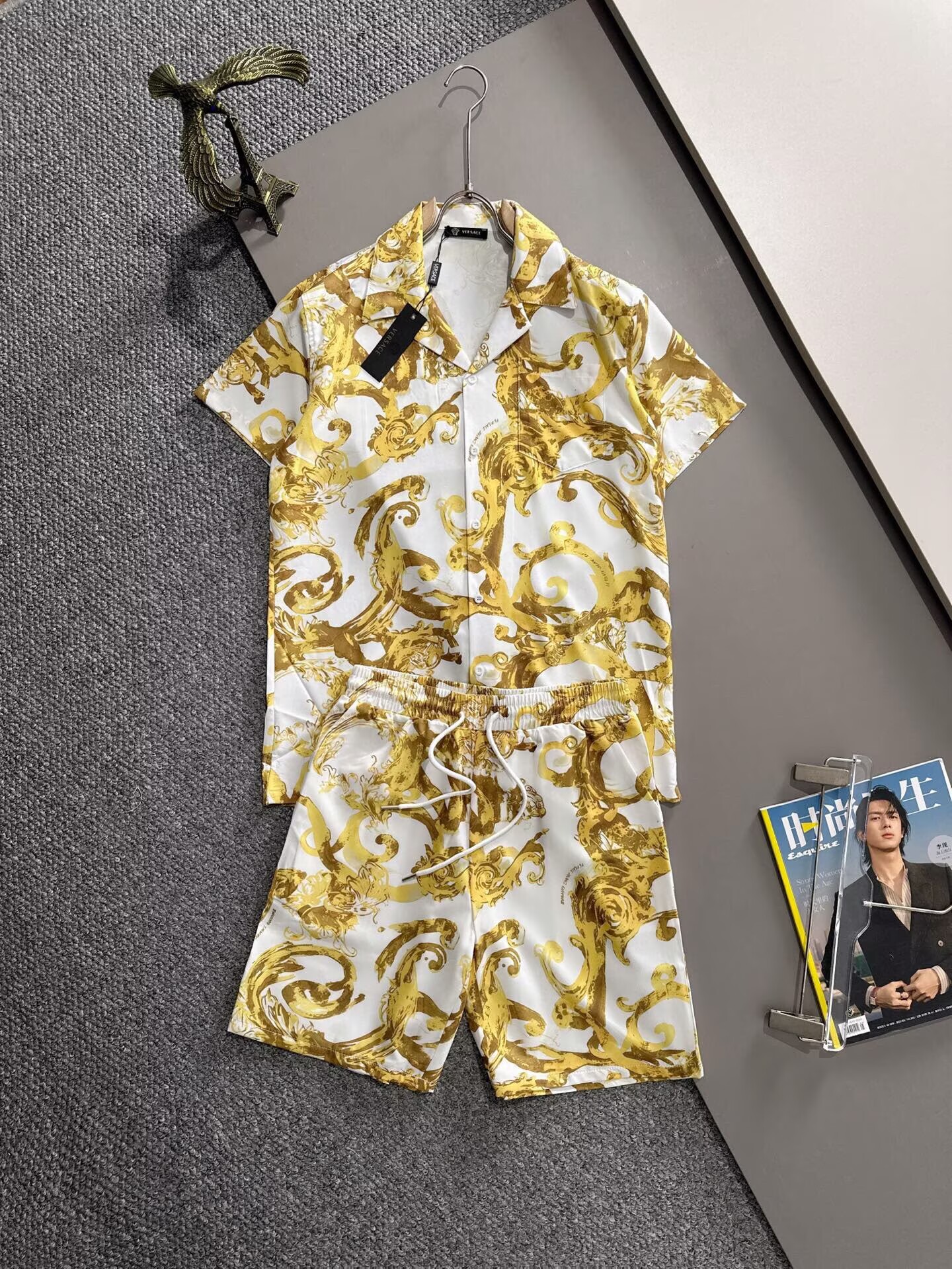 ヴェルサーチ　Versace　セットアップ　メンズセット　半袖Ｔシャツと半ズボン/ショートパンツ　ポロシャツ