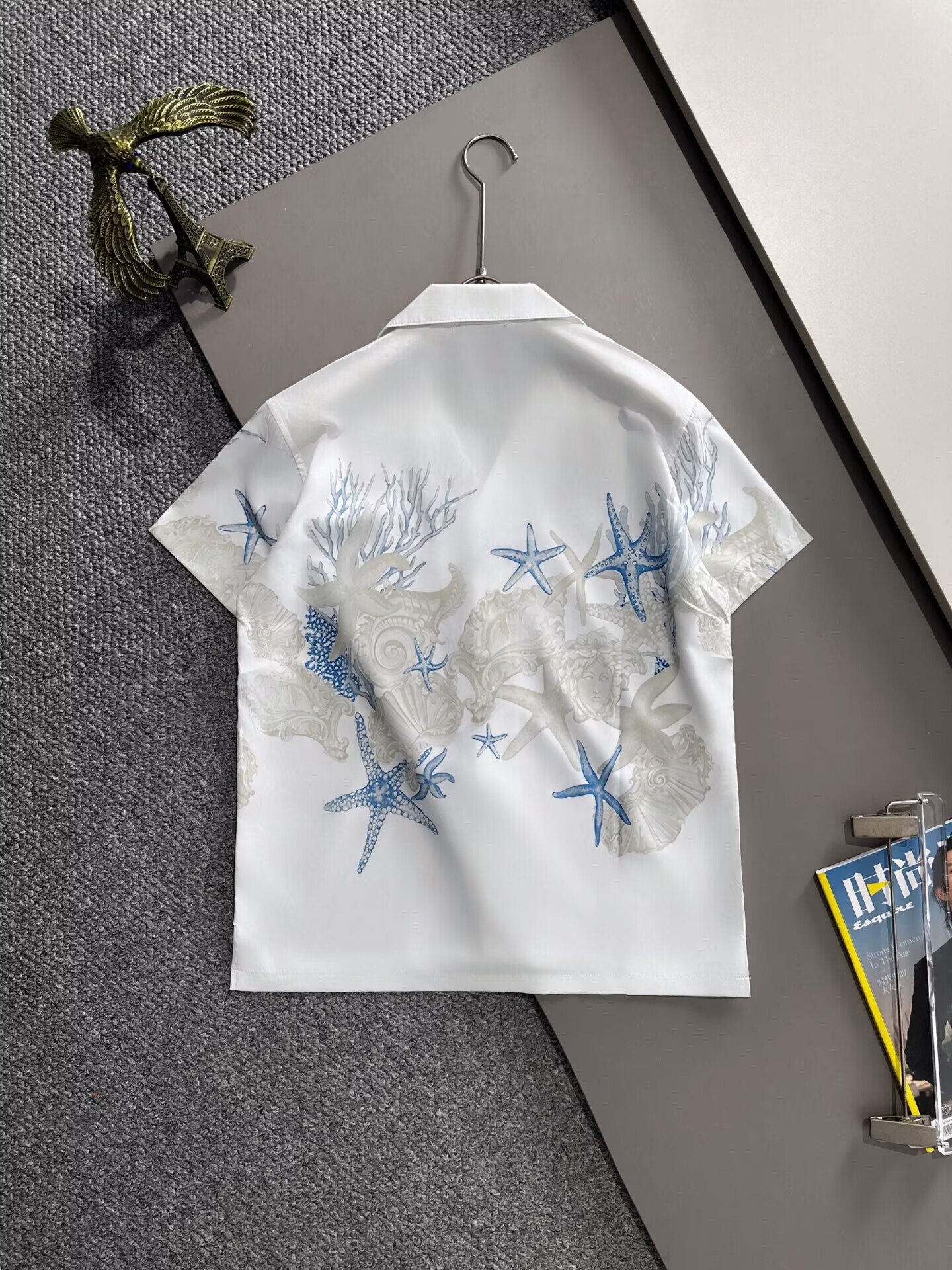 ヴェルサーチ　Versace　セットアップ　white　メンズセット　半袖Ｔシャツと半ズボン/ショートパンツ　メンズ　　ポロシャツ - 画像 3