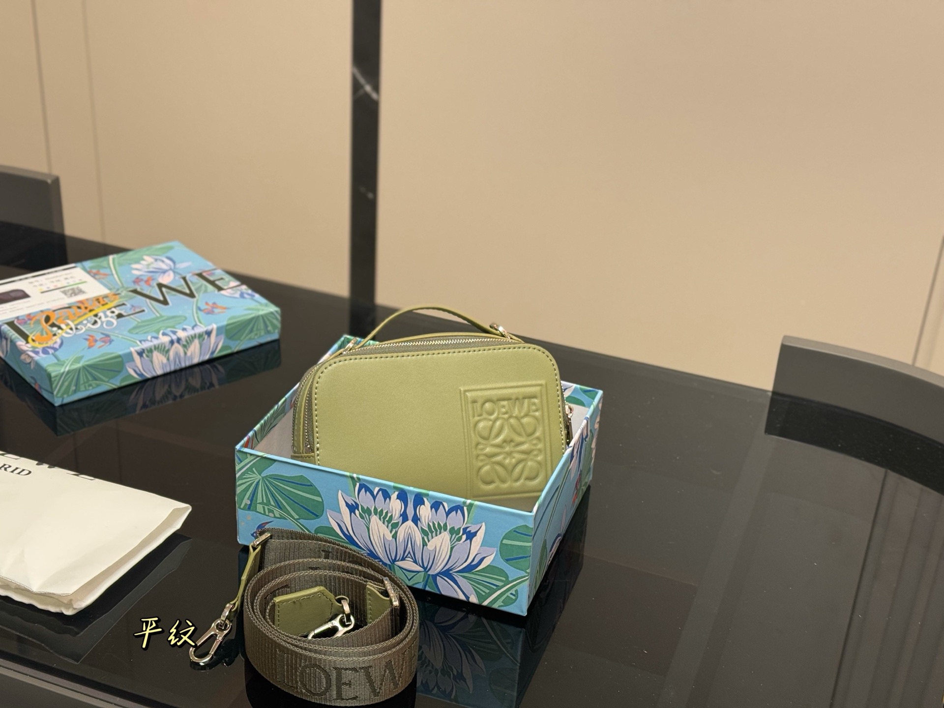 LOEWE ロエベ ミニ カメラ クロスボディ ショルダーバッグ MINI CAMERA CROSSBODY レディース メンズ カバン 3色 - 画像 3