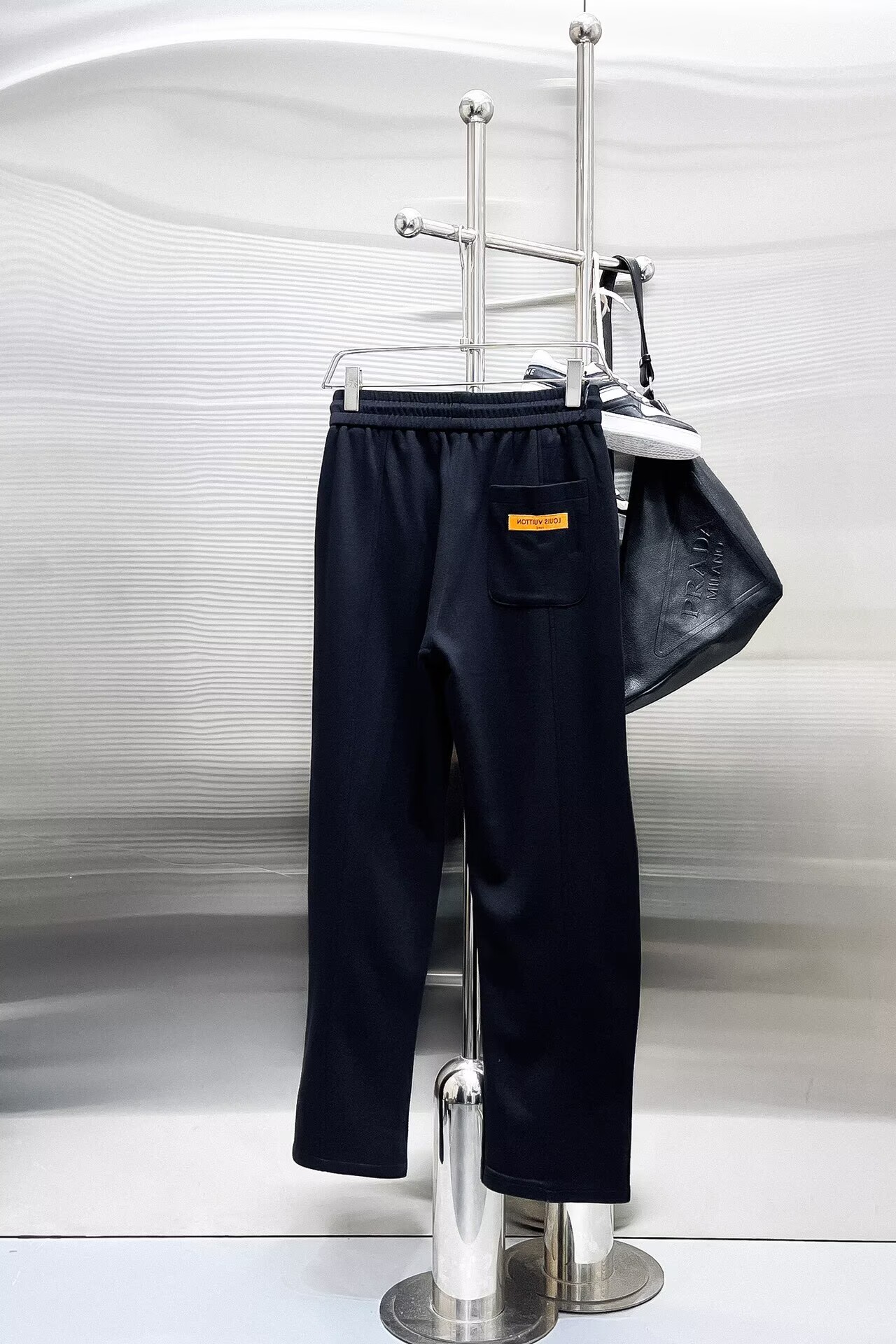 Louis VuittonLOUIS VUITTON メンズ パーカー ブラック - 画像 2