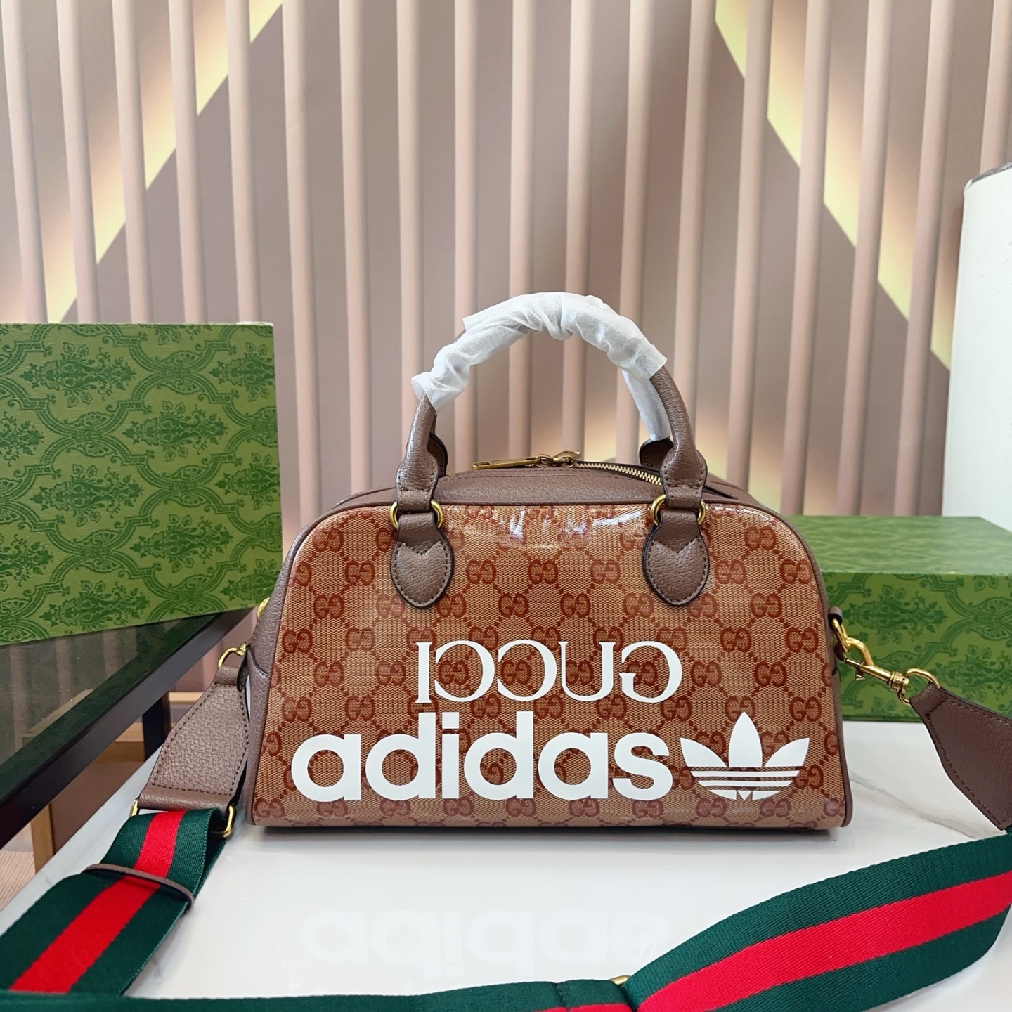グッチ×アディダス　GUCCI×ADIDAS　GGクリスタル ミニダッフル コーティン グキャンバスxレザー 2WAYハンドバッグ