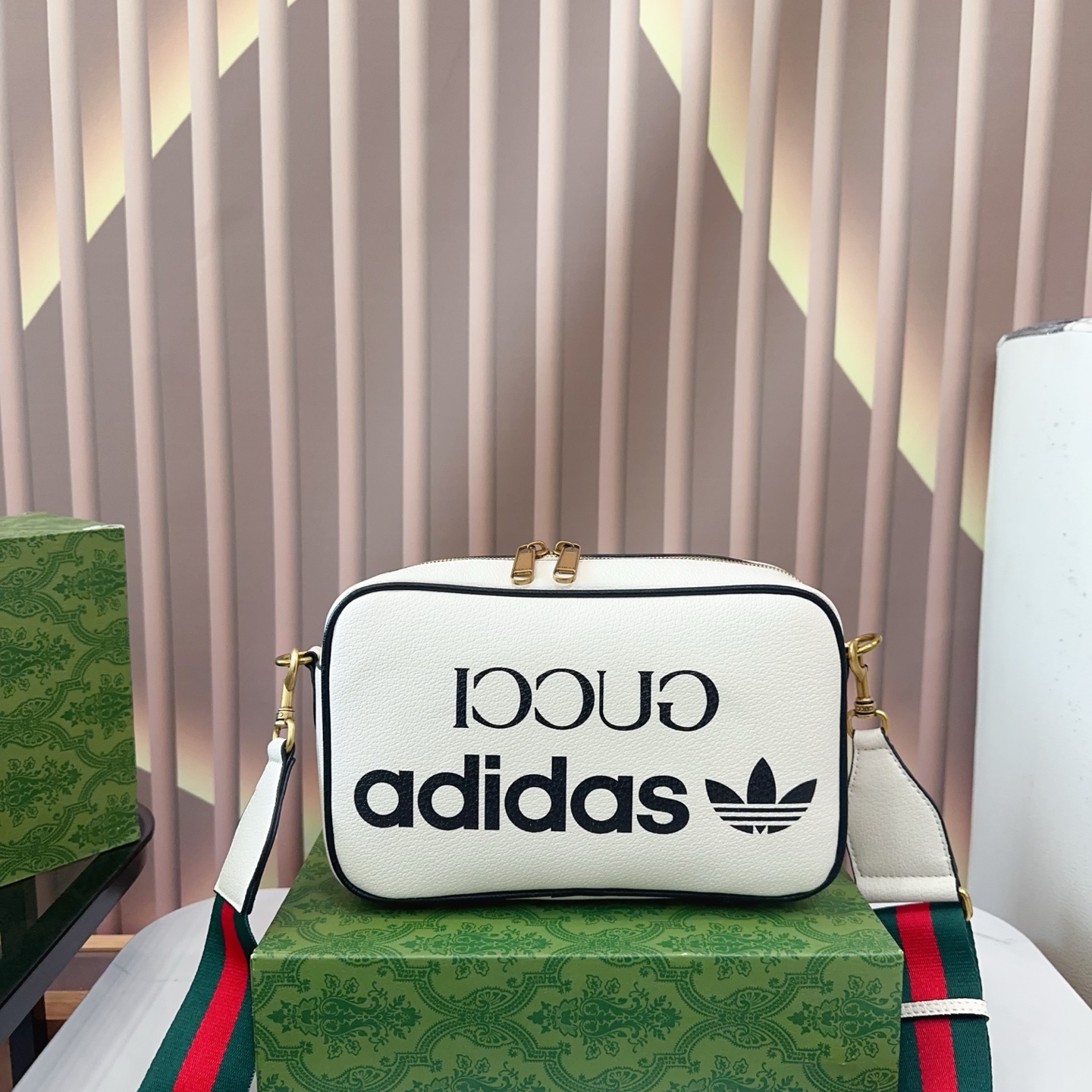 グッチ x アディダス Gucci x adidas ロゴ 小型ショルダーバッグ コラボバック - 画像 3