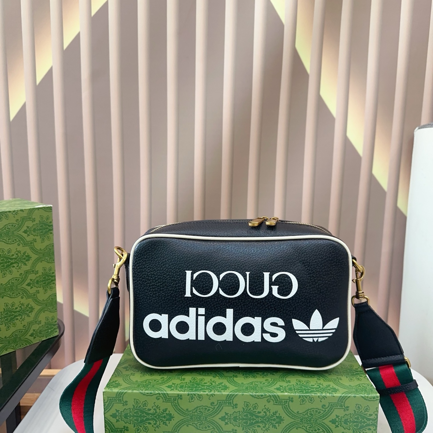 グッチ x アディダス Gucci x adidas ロゴ 小型ショルダーバッグ コラボバック - 画像 2