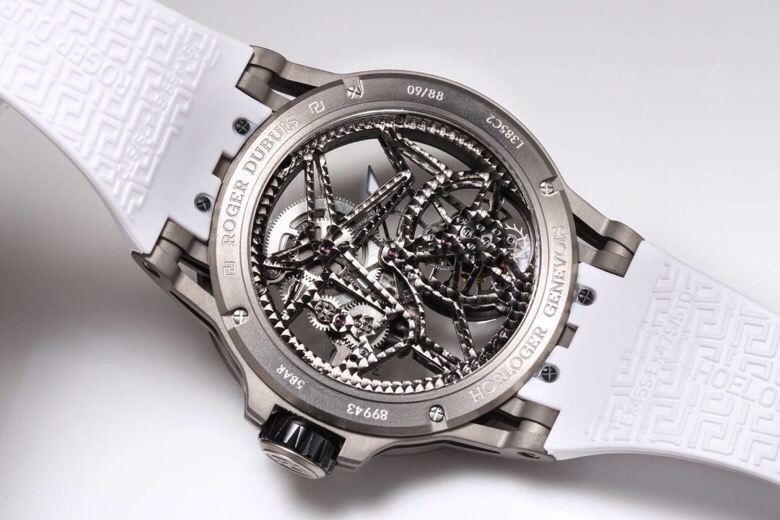 ROGER DUBUIS ロジェデュビュー 腕時計 メンズ 一体型トゥールビヨン チタン製 ブラック - 画像 7
