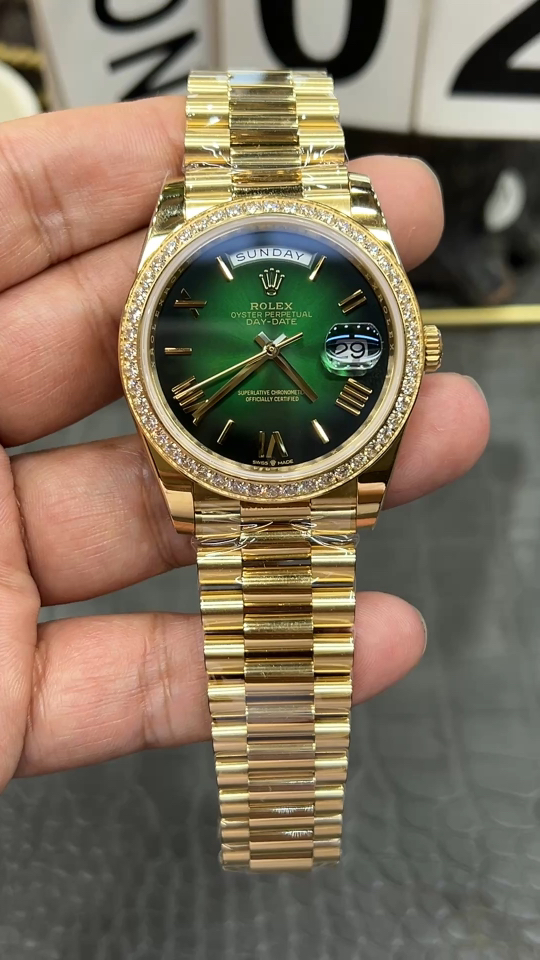 ROLEX ロレックス 星期日型 腕時計 メンズ 自動巻き 機械式 40mm グリーンダイヤル レッドゴールド ブラック - 画像 1
