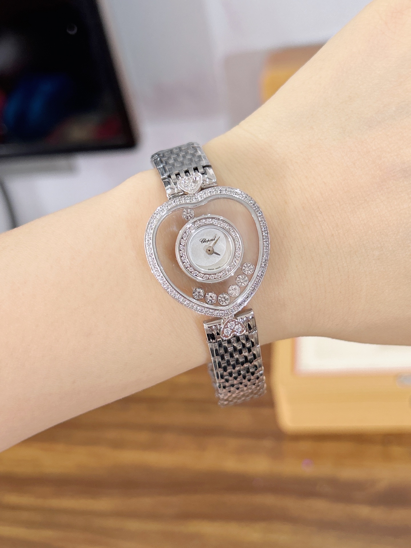 CHANEL シャネル ハッピーダイヤモンド 腕時計 レディース ハート型 26mm プラチナ ローズゴールド 全2色