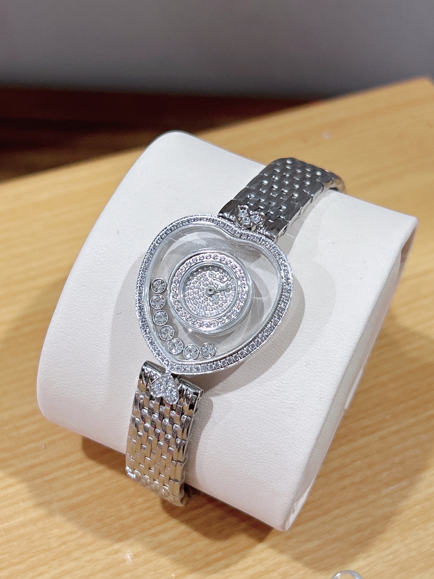 CHOPARD ショパール ハッピーダイヤモンド 腕時計 レディース ハート型 ルビー シリコン ベルト ホワイト ブラック - 画像 3