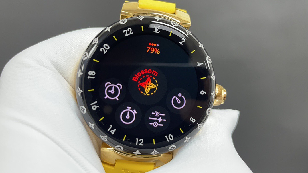 LOUIS VUITTON ルイヴィトン スマートウォッチ 360度無死角 30m防水 ヨロコビ 色展開 - 画像 4