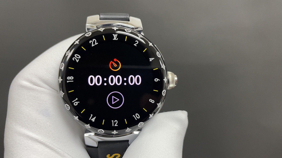LV ルイヴィトン 時計 スマートウォッチ 1.2インチ AMOLED 44mm ブラック - 画像 4
