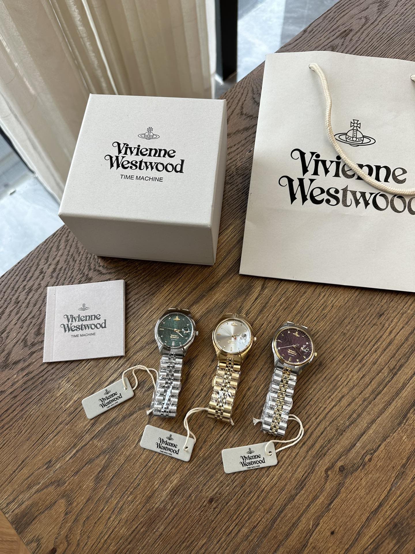 Vivienne Westwood ヴィヴィアンウエストウッド 腕時計 レディース シルバー ブラック ホワイト 37mm イギリス限定 - 画像 1