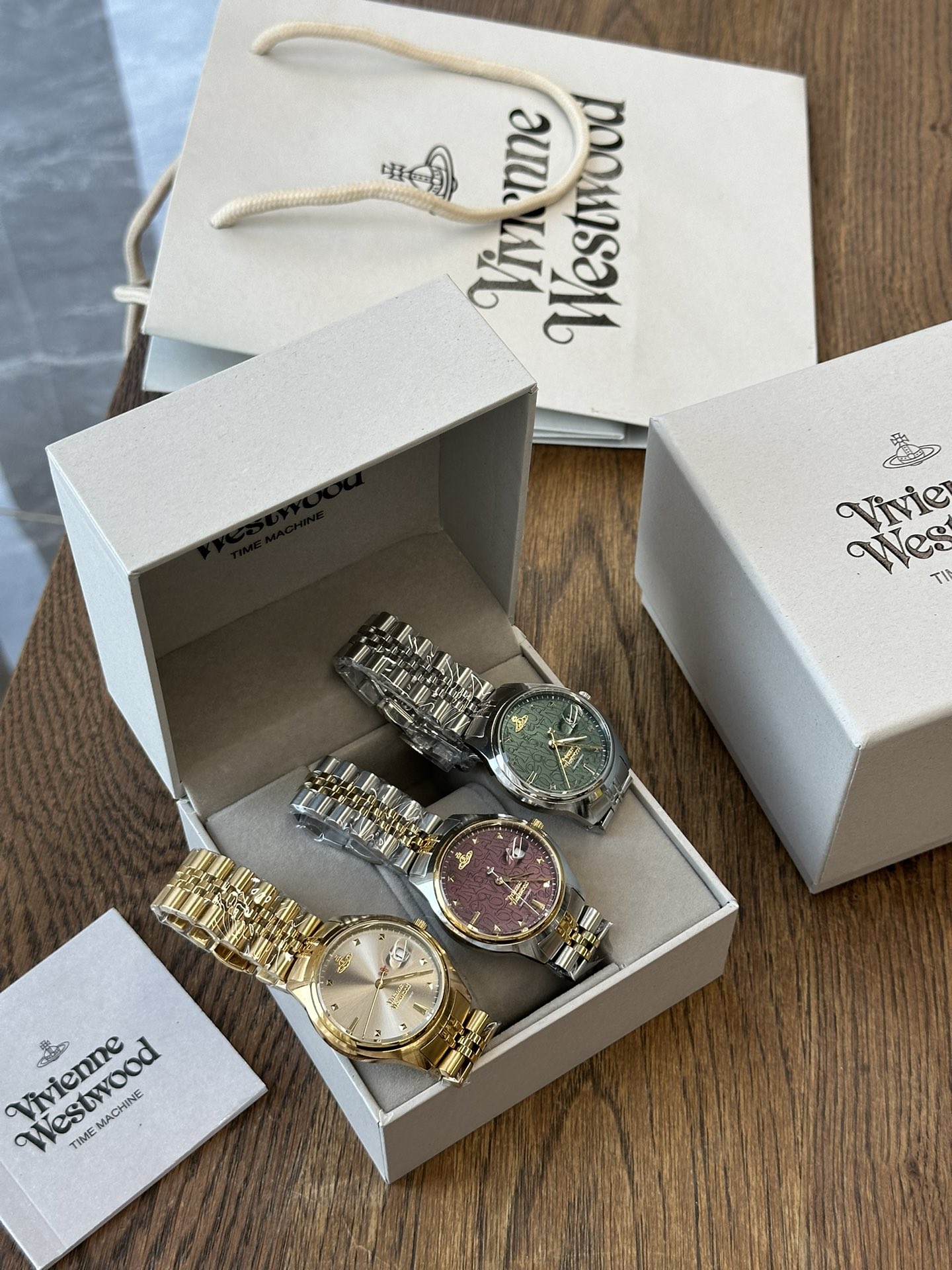 Vivienne Westwood ヴィヴィアンウエストウッド 腕時計 レディース シルバー ブラック ホワイト 37mm イギリス限定 - 画像 7