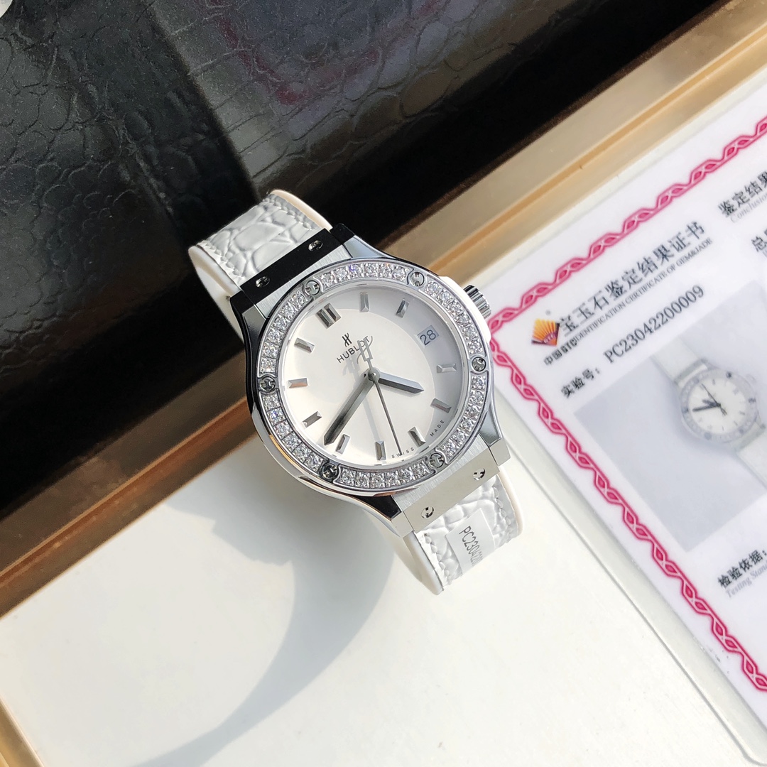 HUBLOT ユビキット タイプ4 腕時計 レディース ダイヤモンド ホワイト ブラック