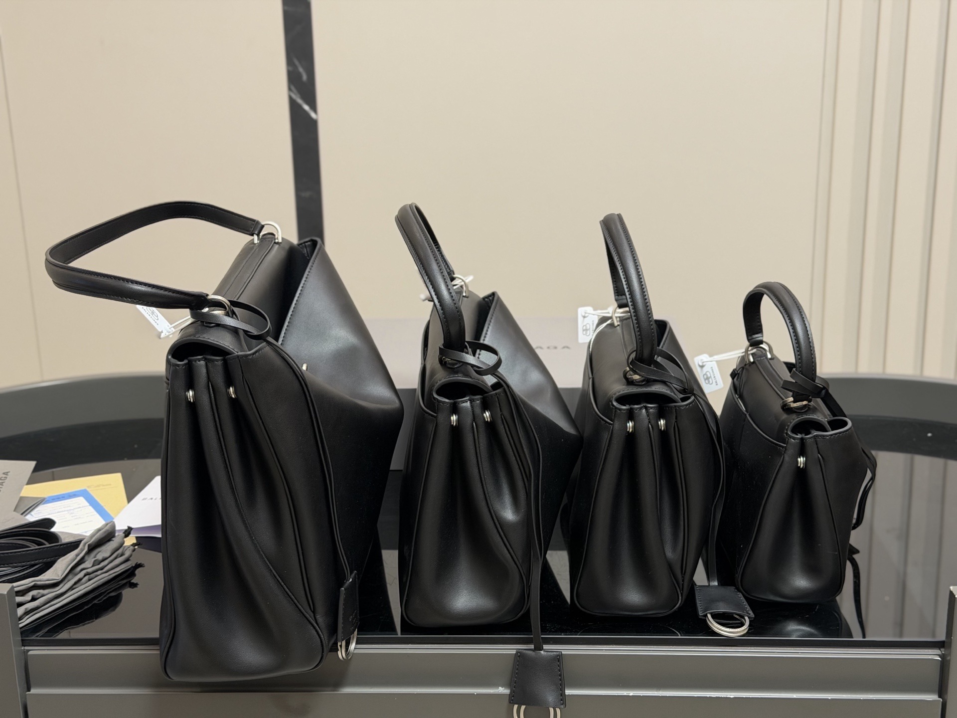 バレンシアガ　ウィメンズ　Rodeo　ロデオ　シルバー金具　Balenciaga　ハンドバッグ　レディース　バッグ　チャーム付き - 画像 2