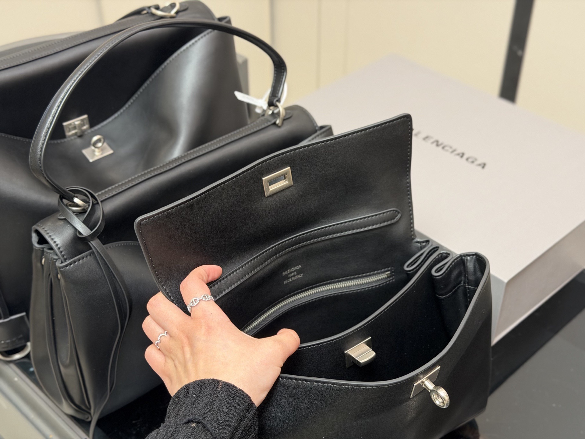 バレンシアガ　ウィメンズ　Rodeo　ロデオ　シルバー金具　Balenciaga　ハンドバッグ　レディース　バッグ　チャーム付き - 画像 5
