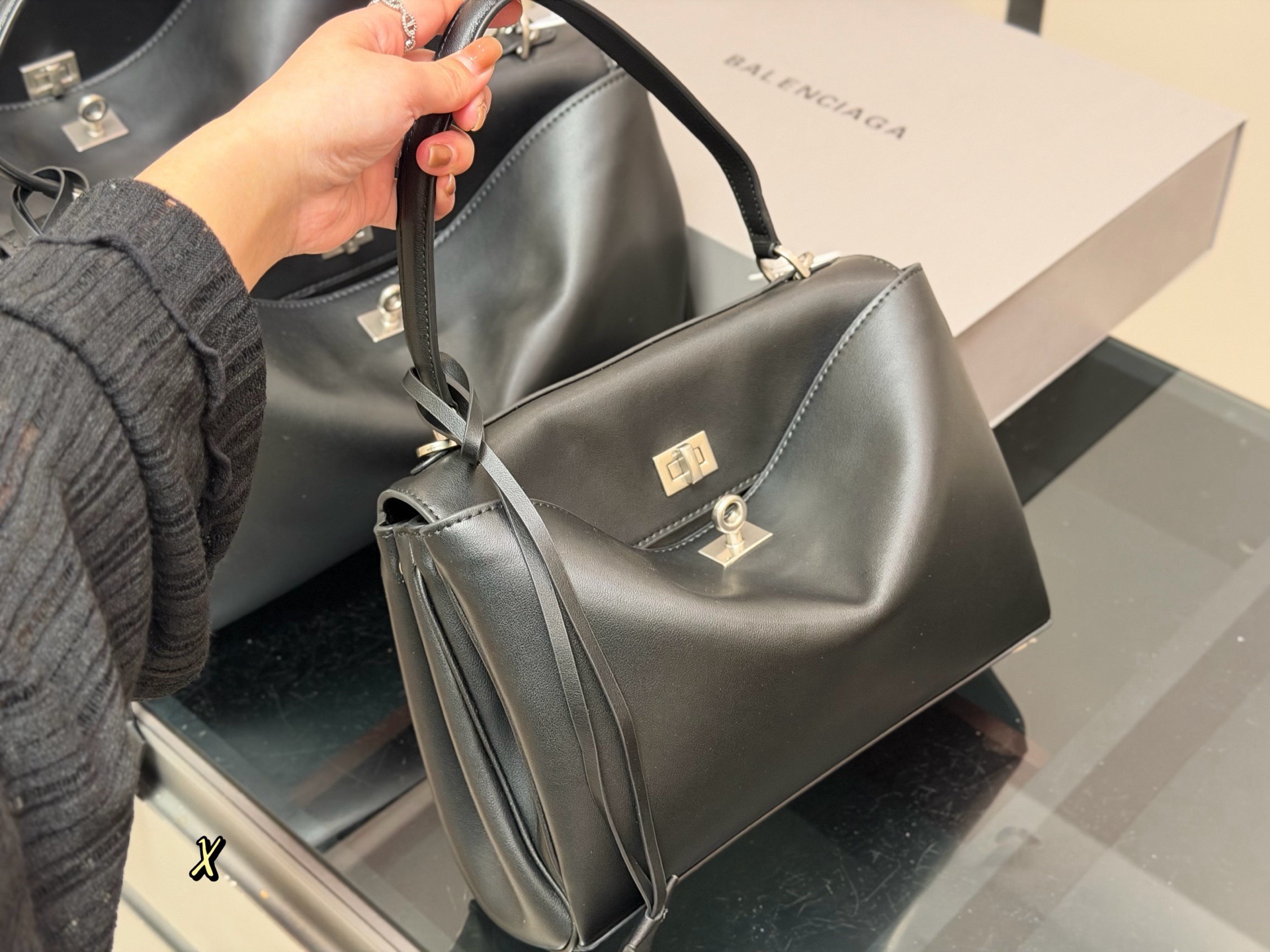 バレンシアガ　ウィメンズ　Rodeo　ロデオ　シルバー金具　Balenciaga　ハンドバッグ　レディース　バッグ　チャーム付き - 画像 4