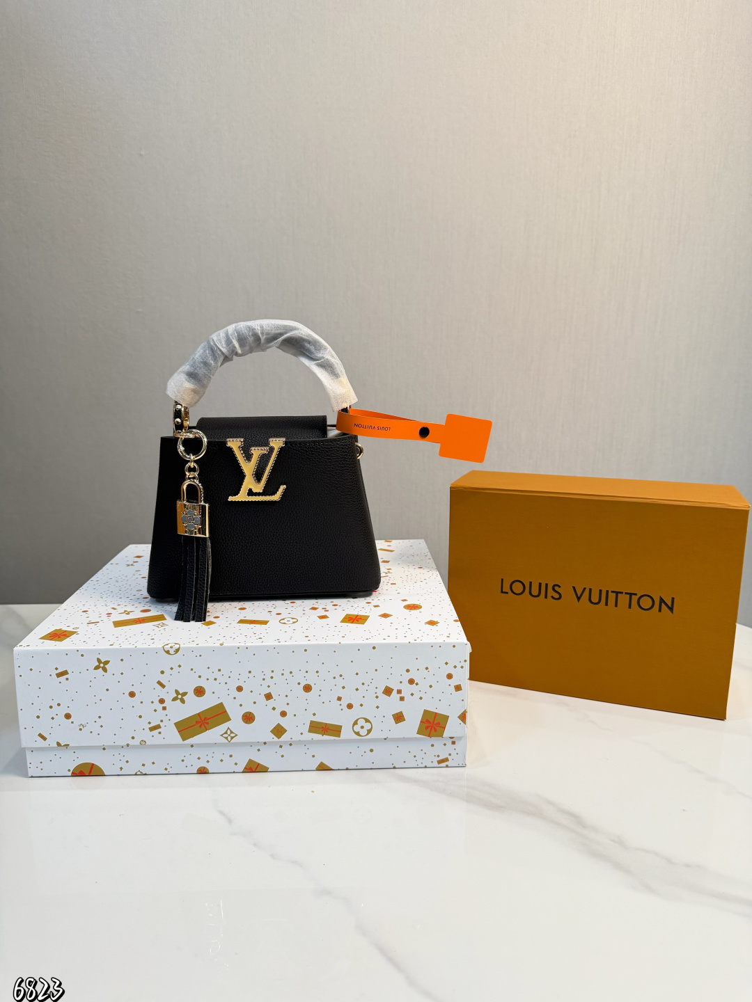 Louis Vuitton カプシーヌ MINI/BB　ルイヴィトン CAPUCINES MINI/BB　レザー　ショルダーバッグ　ハンドバッグ　レディースバッグ　6色 - 画像 9