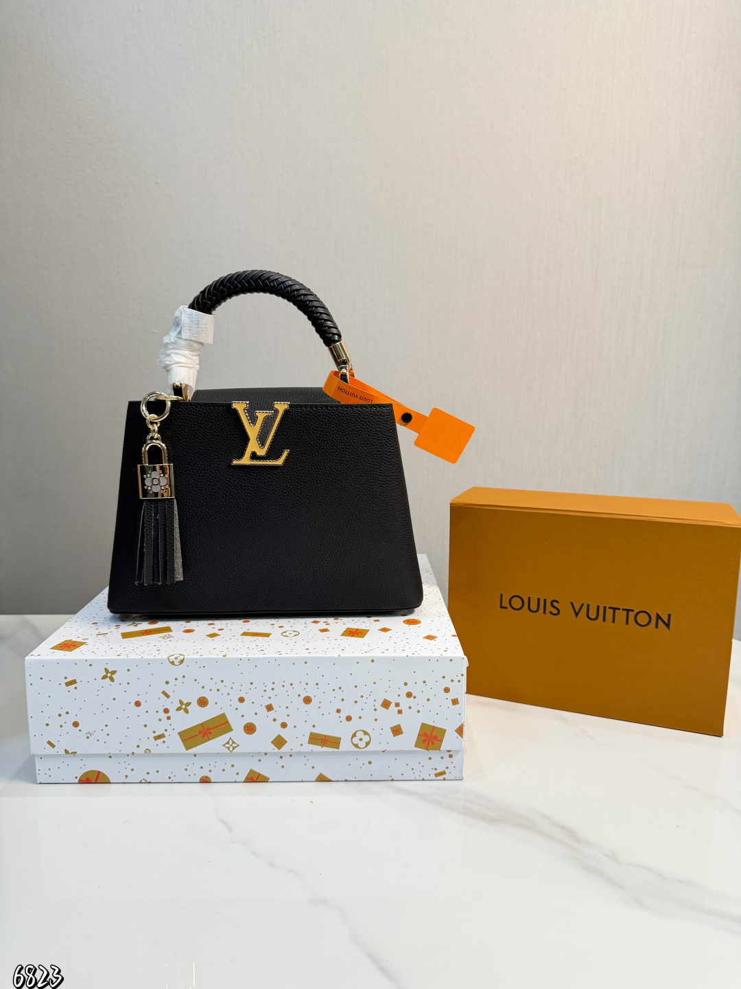 Louis Vuitton カプシーヌ MINI/BB　ルイヴィトン CAPUCINES MINI/BB　レザー　ショルダーバッグ　ハンドバッグ　レディースバッグ　6色 - 画像 8