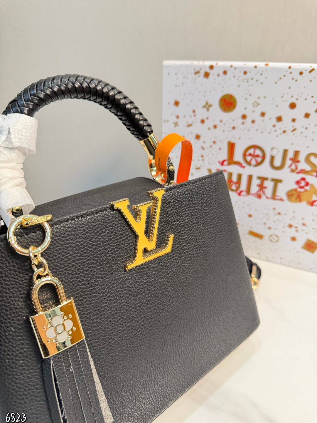 Louis Vuitton カプシーヌ MINI/BB　ルイヴィトン CAPUCINES MINI/BB　レザー　ショルダーバッグ　ハンドバッグ　レディースバッグ　6色 - 画像 11