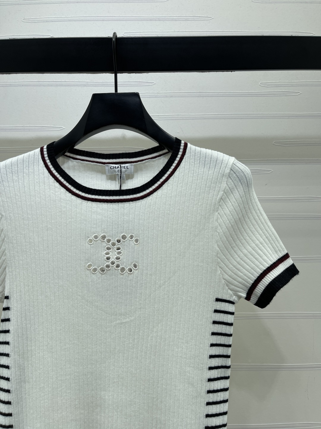 CHANEL シャネル ニット Tシャツ レディース ロゴ刺繍 縦リブ 白 - 画像 3