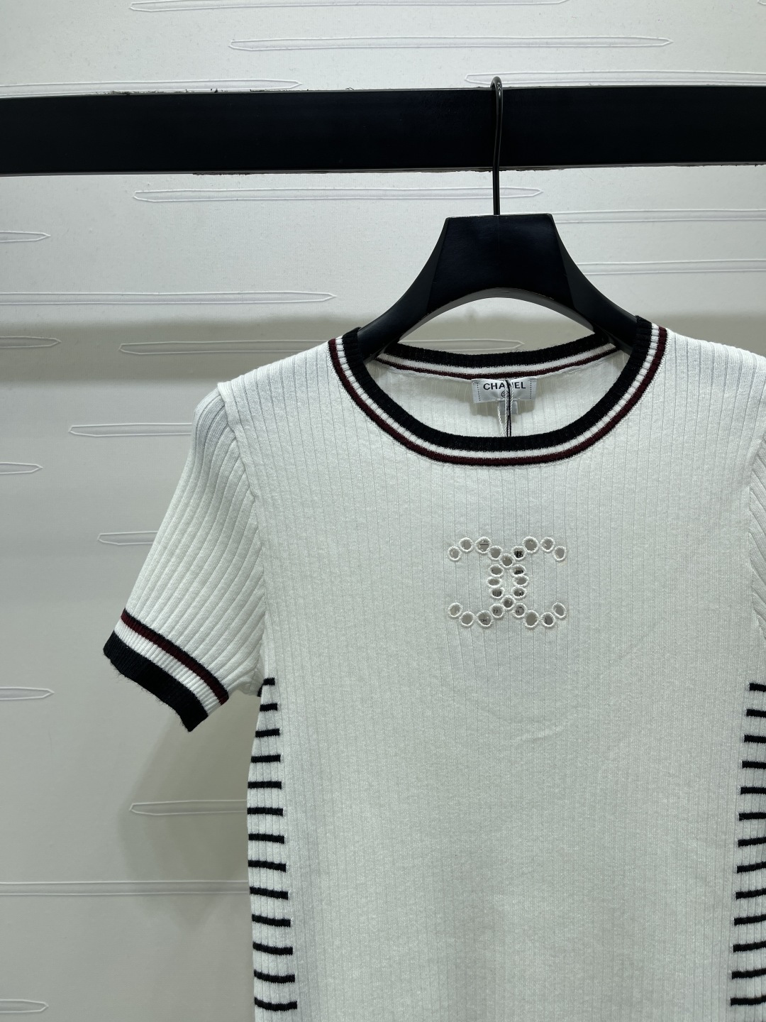 CHANEL シャネル ニット Tシャツ レディース ロゴ刺繍 縦リブ 白 - 画像 4