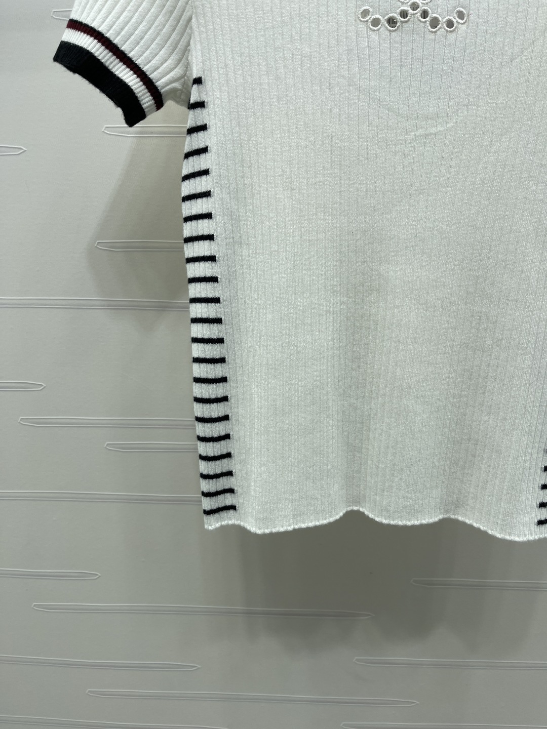 CHANEL シャネル ニット Tシャツ レディース ロゴ刺繍 縦リブ 白 - 画像 6