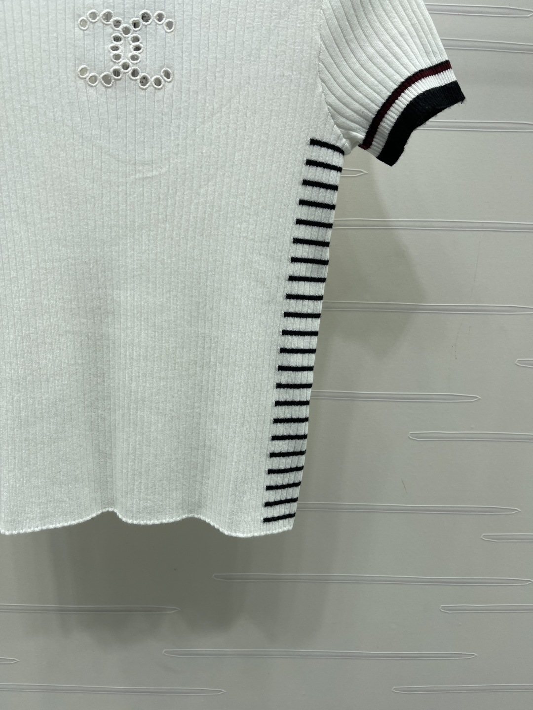 CHANEL シャネル ニット Tシャツ レディース ロゴ刺繍 縦リブ 白 - 画像 7