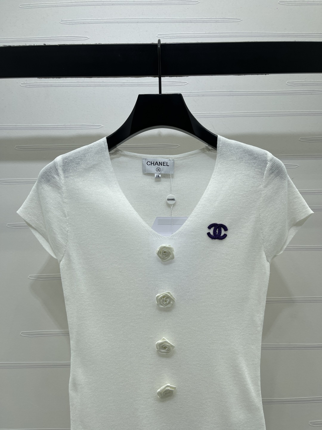 CHANEL シャネル ニット Tシャツ レディース プレスドボタン ロゴ刺繍 ホワイト - 画像 4