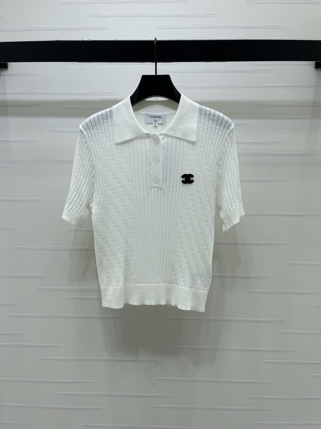 CHANEL シャネル ニット Tシャツ ポロネック 半開襟 縦坑条 ロゴ刺繍 白/ブルー 全2色 - 画像 2
