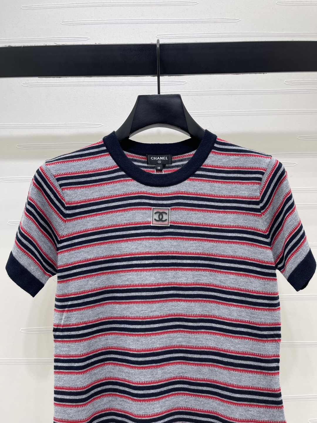 CHANEL シャネル ニット Tシャツ メンズ シルエット 生地感 レースアップ ロゴ ブラック レッド グレー - 画像 4
