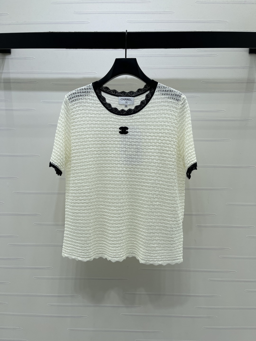 CHANEL シャネル ニット Tシャツ レディース フレア袖 ロールネック レーストリム ホワイト/ブラック - 画像 2