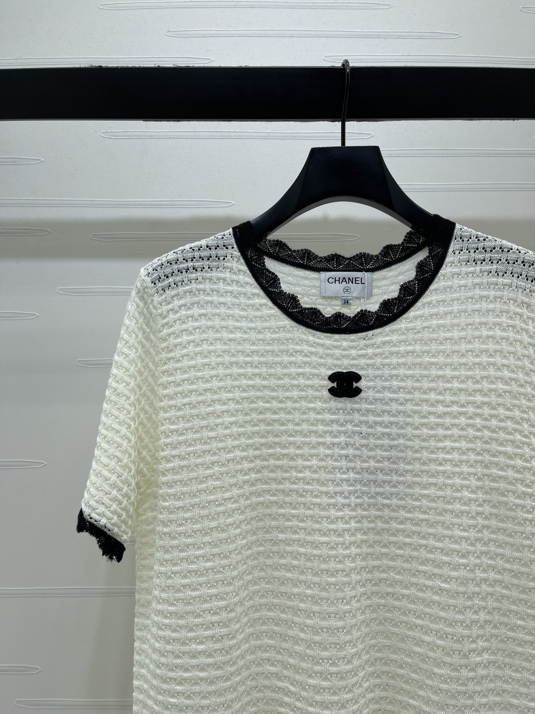 CHANEL シャネル ニット Tシャツ レディース フレア袖 ロールネック レーストリム ホワイト/ブラック - 画像 4
